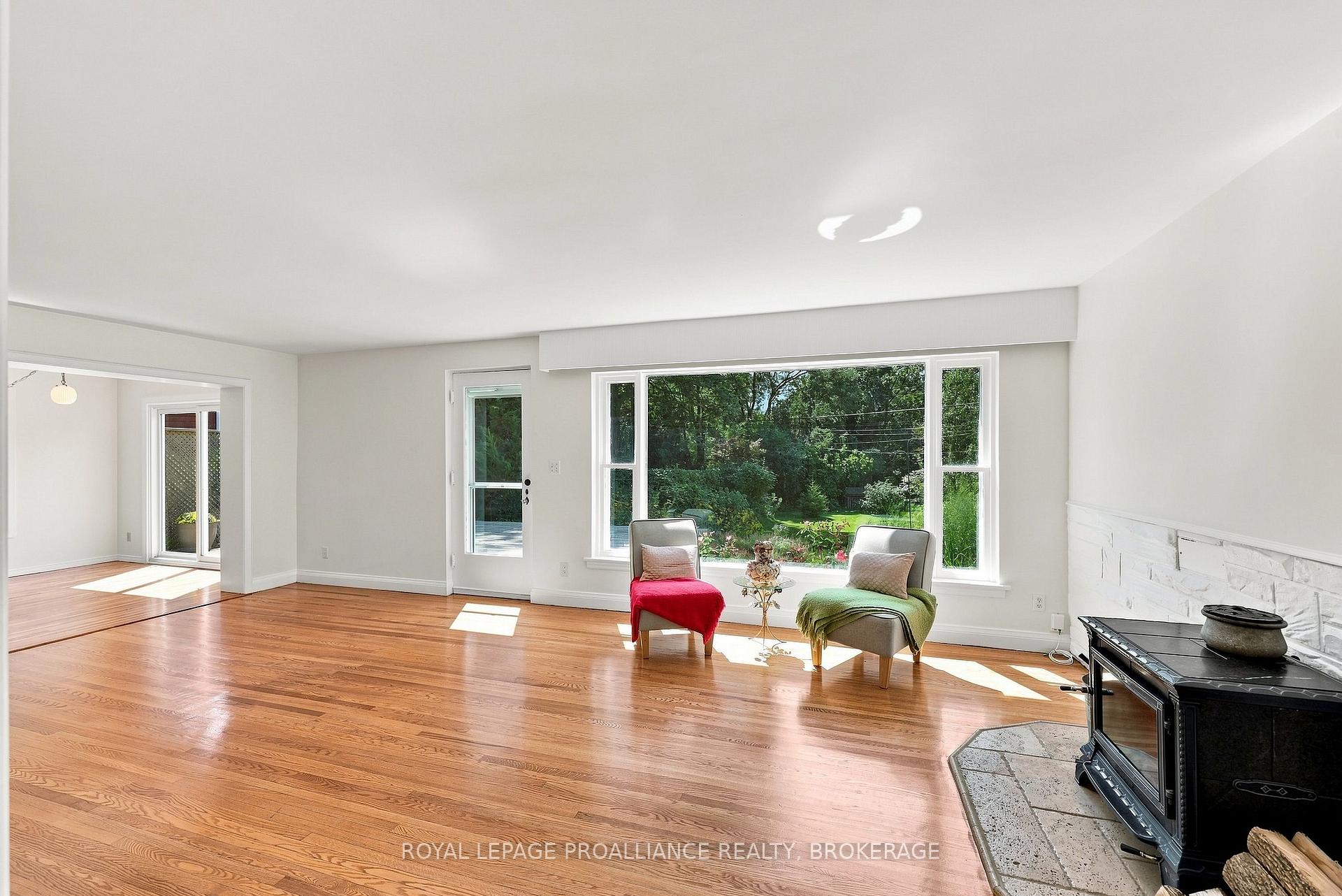 Photo 8 of 6 Grenville Crescent, Kingston, West of Sir John A. Blvd — HOMEH