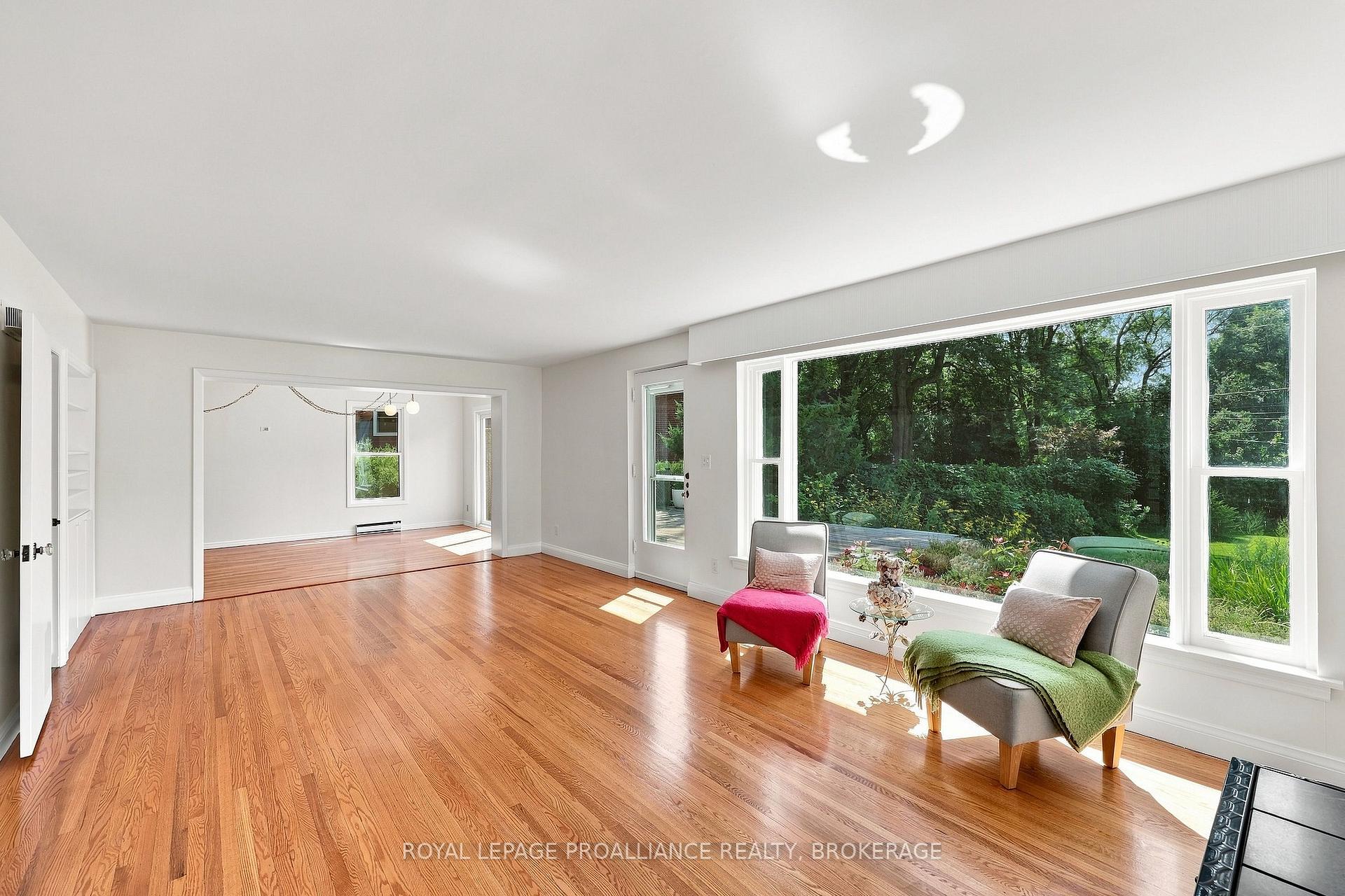 Photo 9 of 6 Grenville Crescent, Kingston, West of Sir John A. Blvd — HOMEH