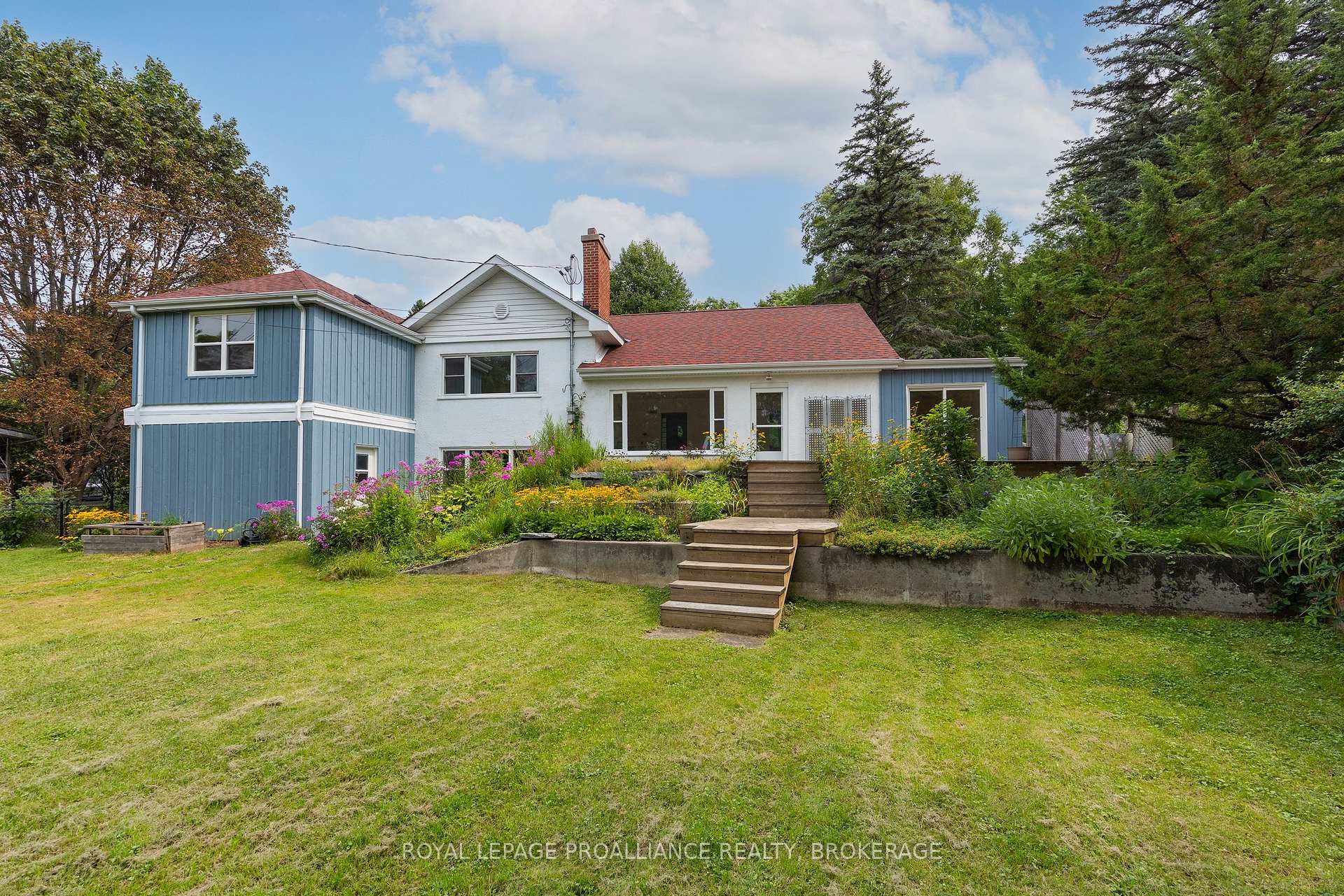 Photo 12 of 6 Grenville Crescent, Kingston, West of Sir John A. Blvd — HOMEH