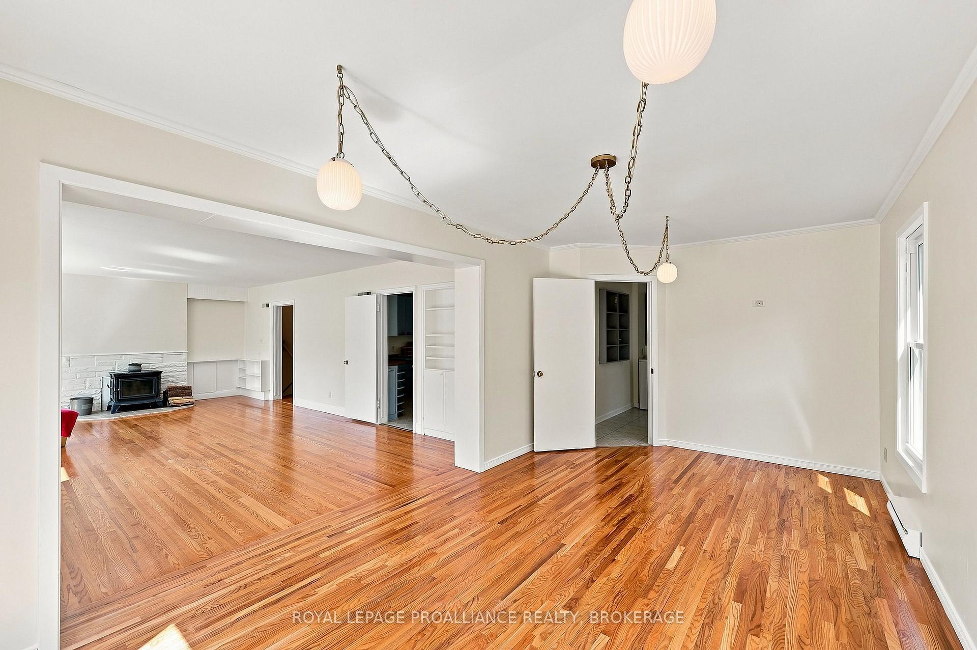 Photo 13 of 6 Grenville Crescent, Kingston, West of Sir John A. Blvd — HOMEH