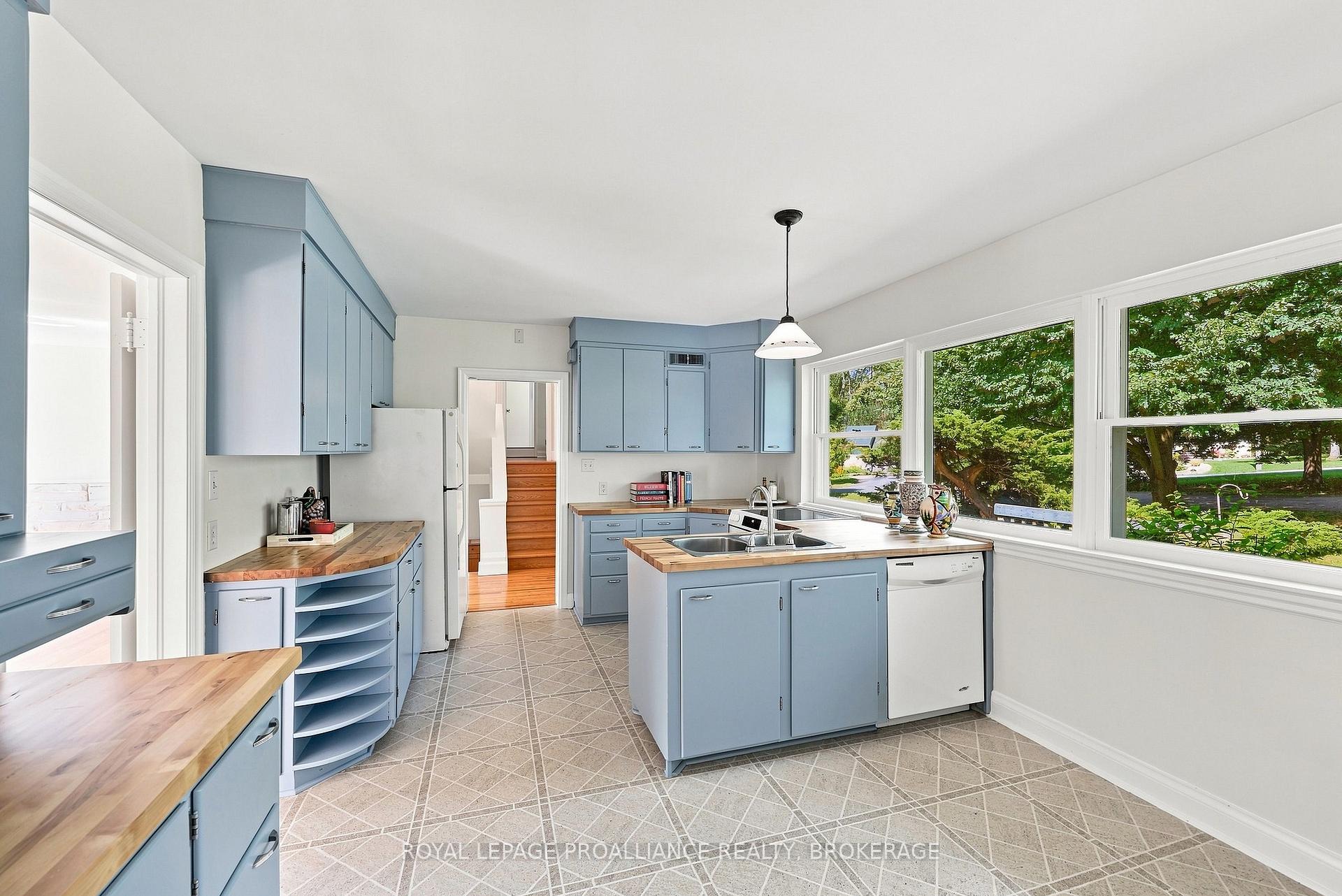 Photo 14 of 6 Grenville Crescent, Kingston, West of Sir John A. Blvd — HOMEH