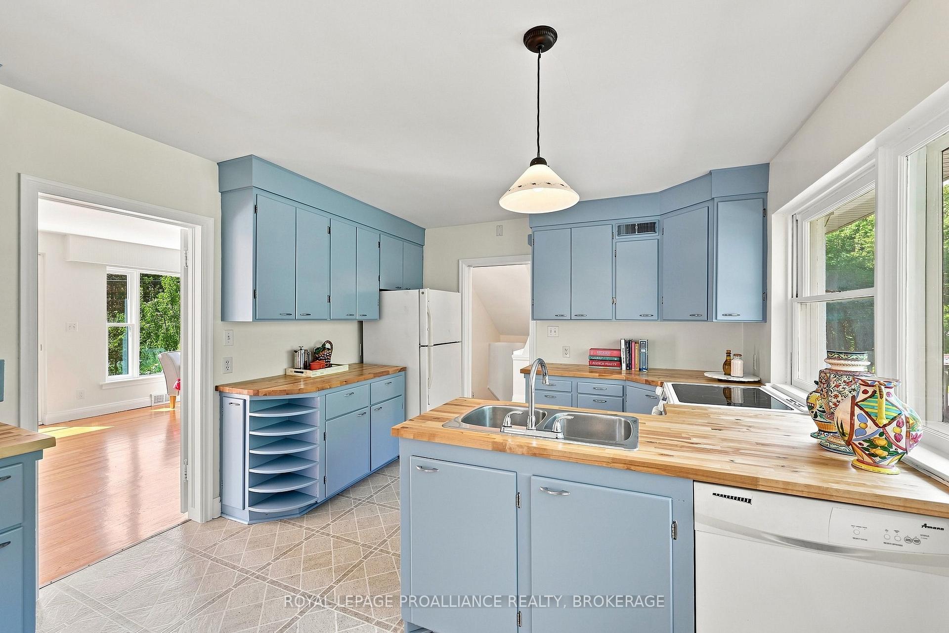 Photo 15 of 6 Grenville Crescent, Kingston, West of Sir John A. Blvd — HOMEH