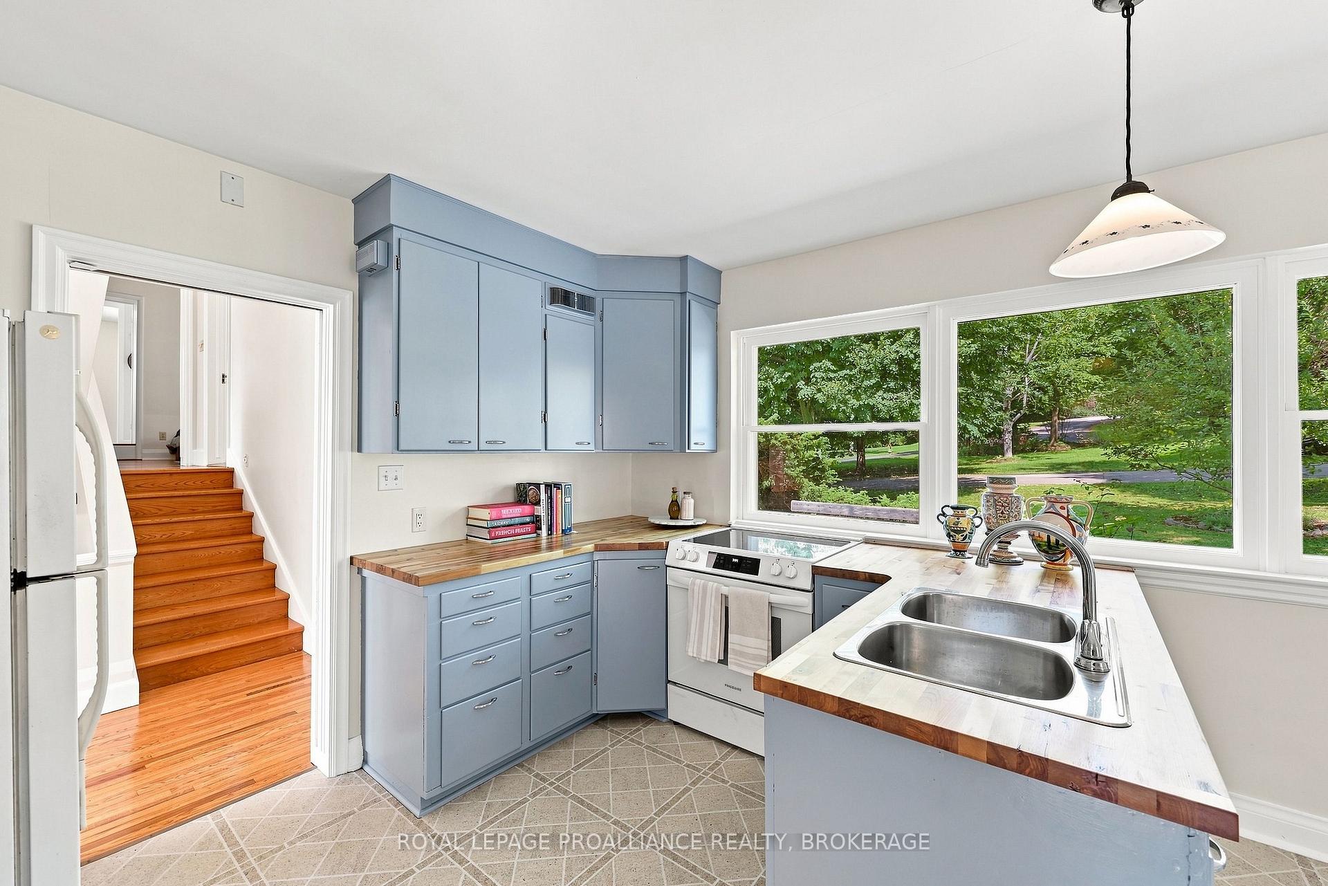 Photo 18 of 6 Grenville Crescent, Kingston, West of Sir John A. Blvd — HOMEH