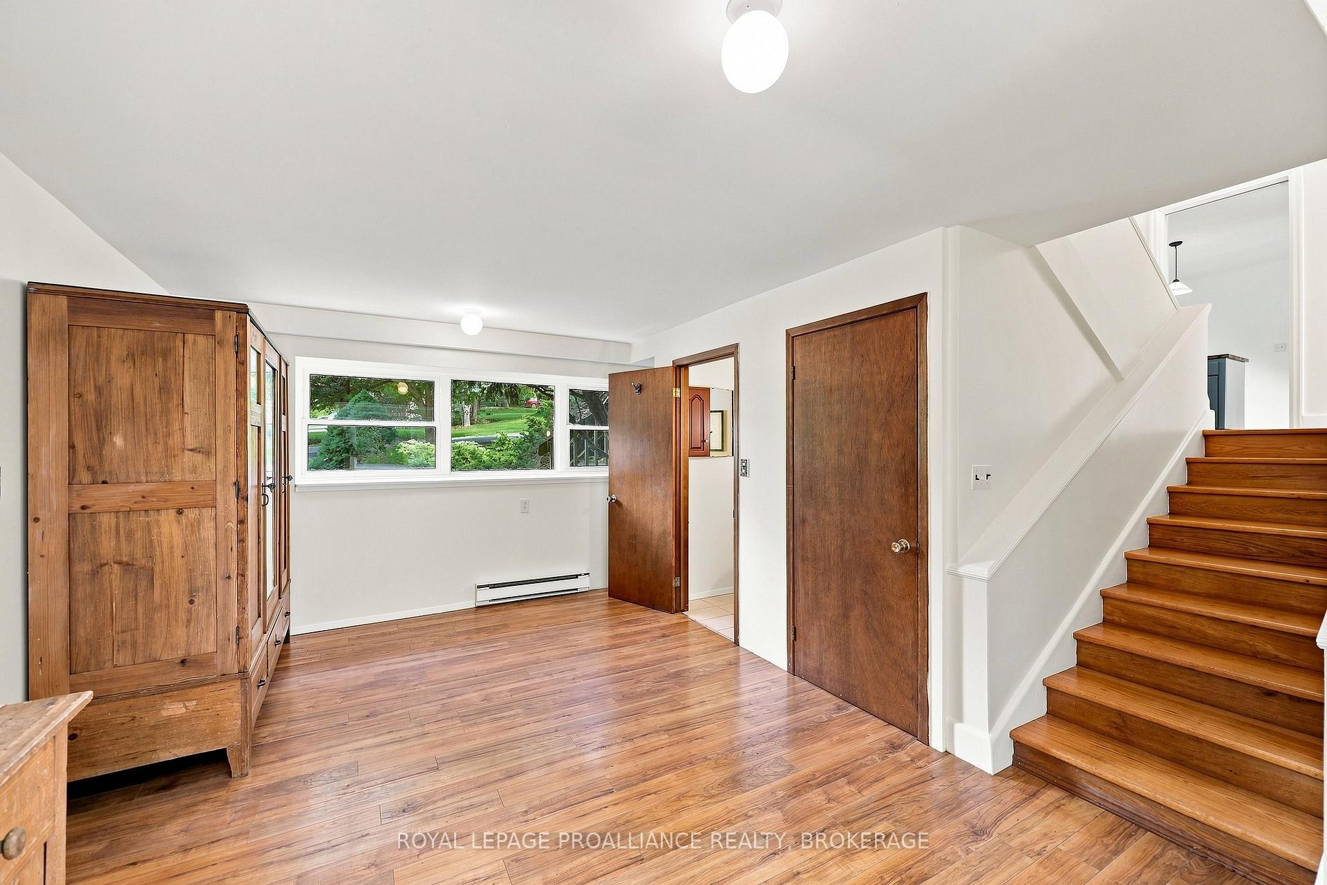 Photo 24 of 6 Grenville Crescent, Kingston, West of Sir John A. Blvd — HOMEH
