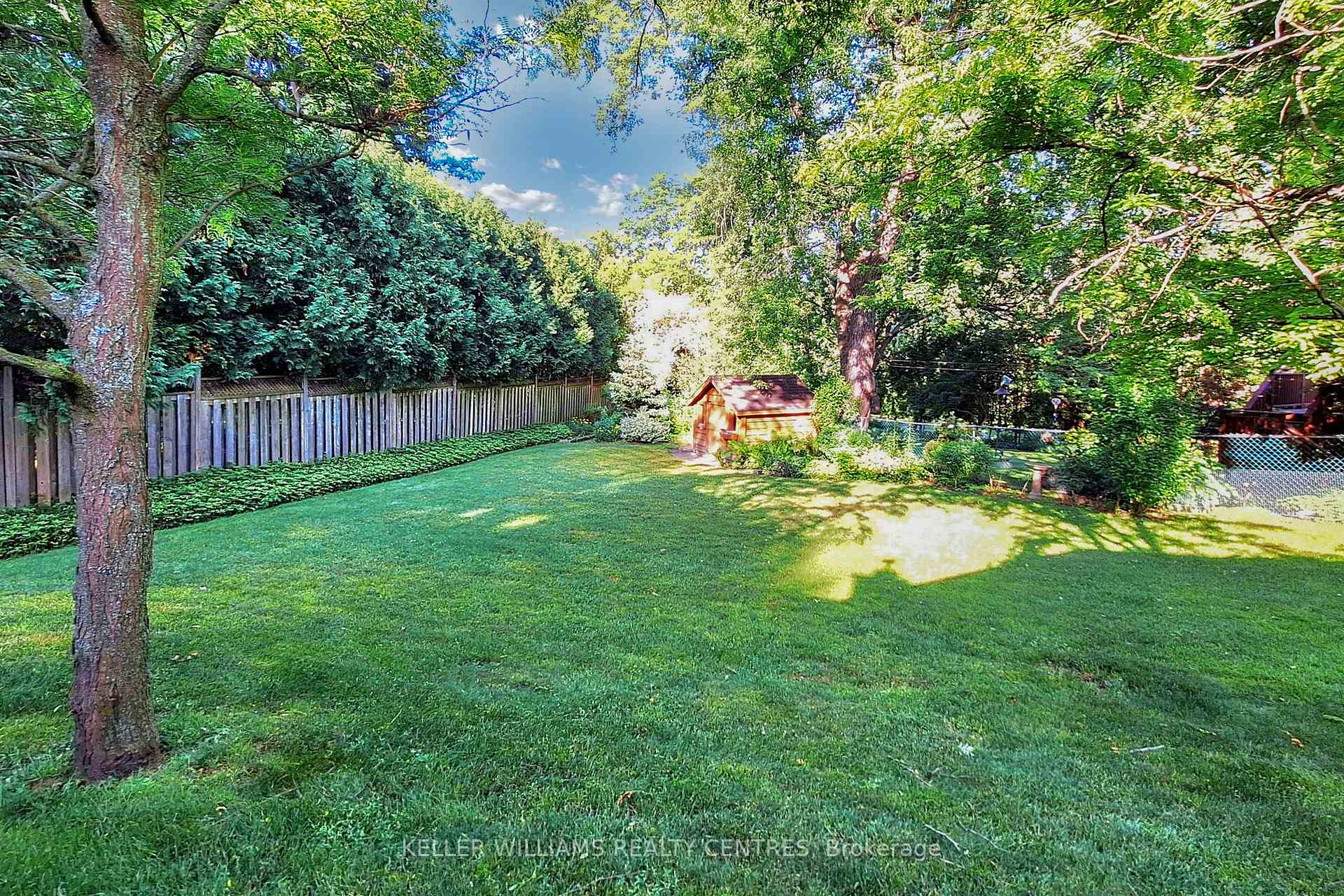 Photo 5 of 27 Hawthorne Lane, Aurora, Aurora Village — HOMEH