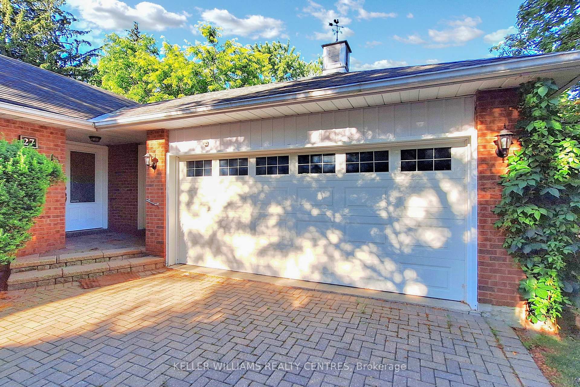 Photo 7 of 27 Hawthorne Lane, Aurora, Aurora Village — HOMEH
