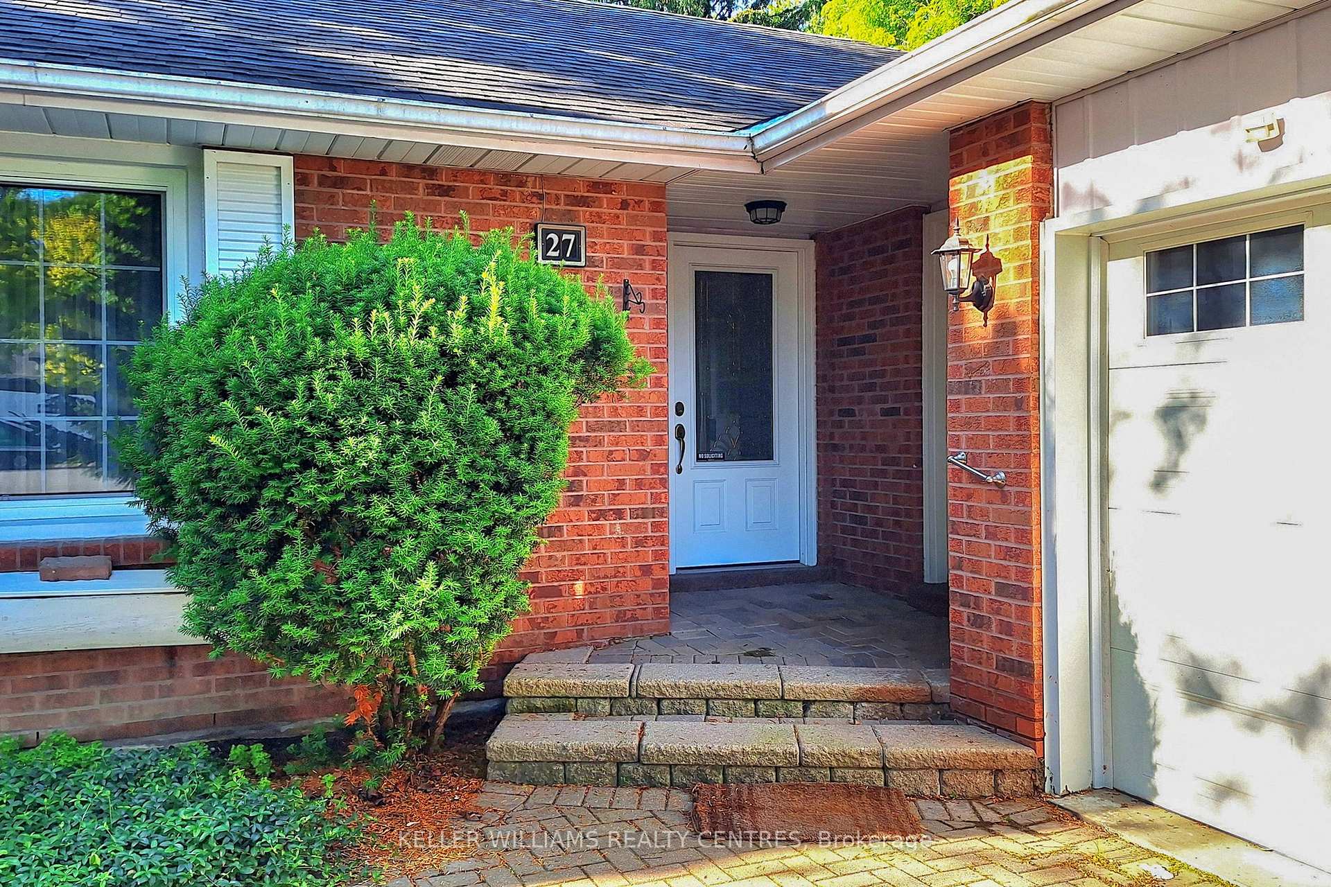 Photo 8 of 27 Hawthorne Lane, Aurora, Aurora Village — HOMEH