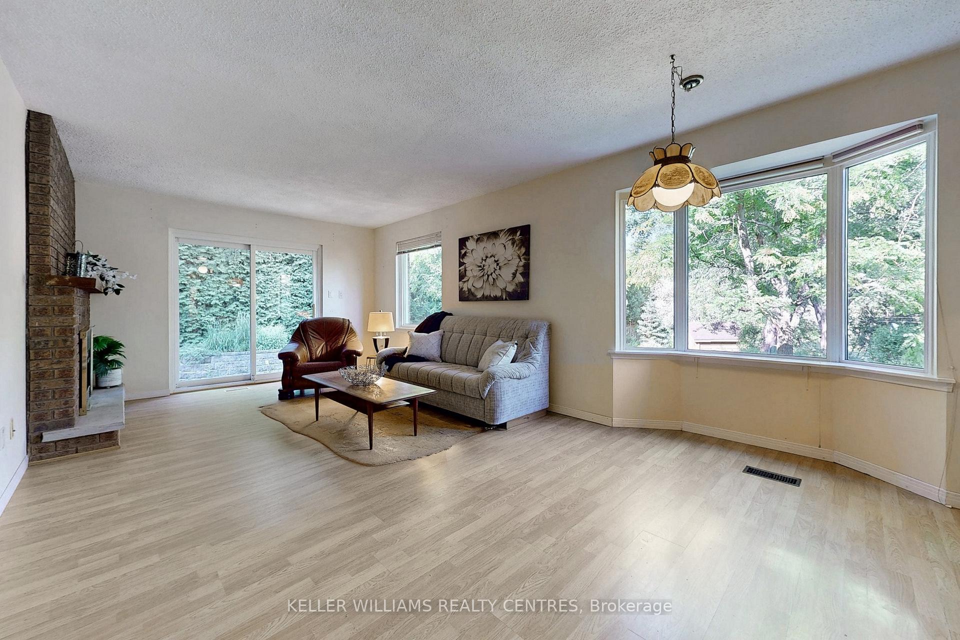 Photo 12 of 27 Hawthorne Lane, Aurora, Aurora Village — HOMEH