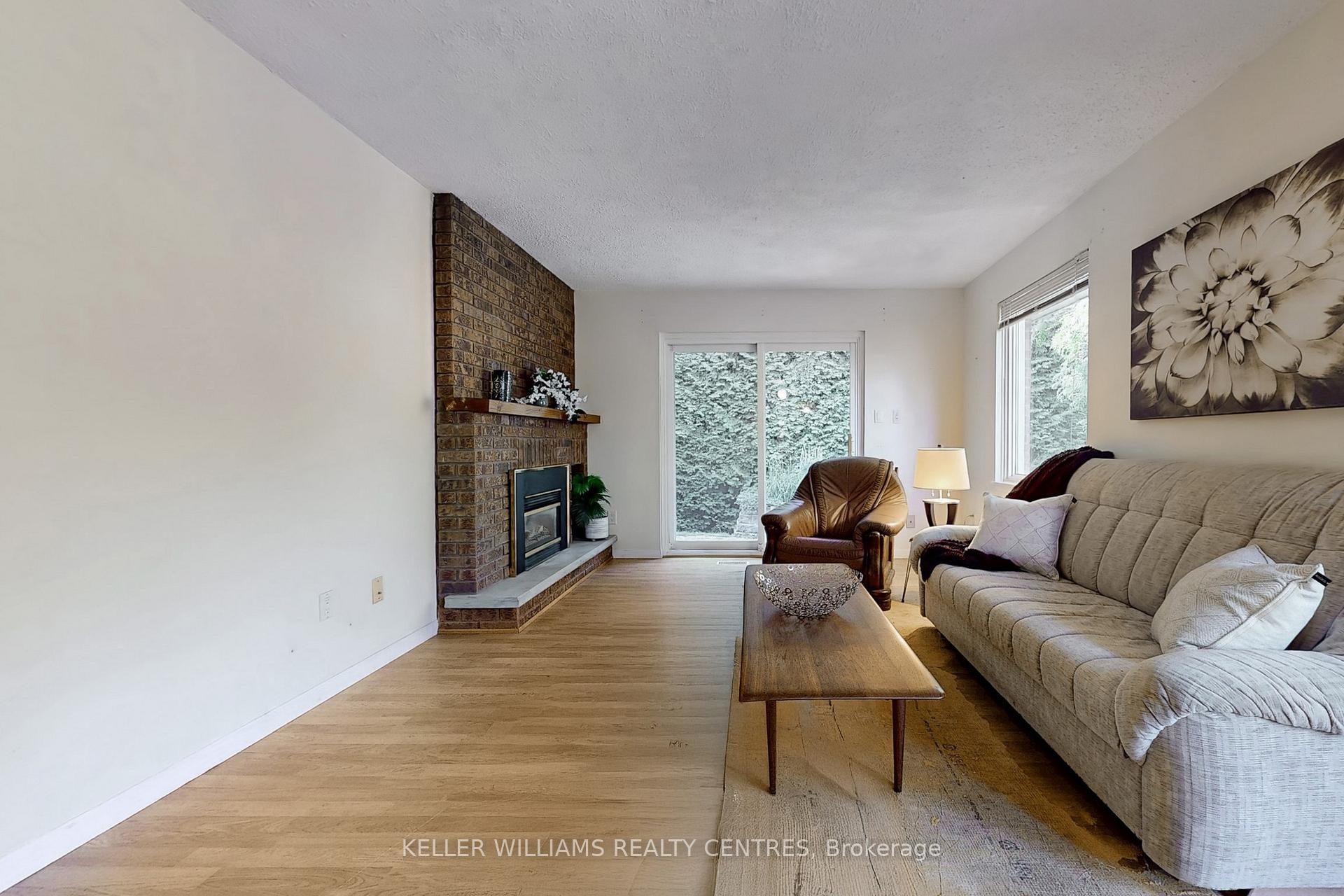 Photo 13 of 27 Hawthorne Lane, Aurora, Aurora Village — HOMEH