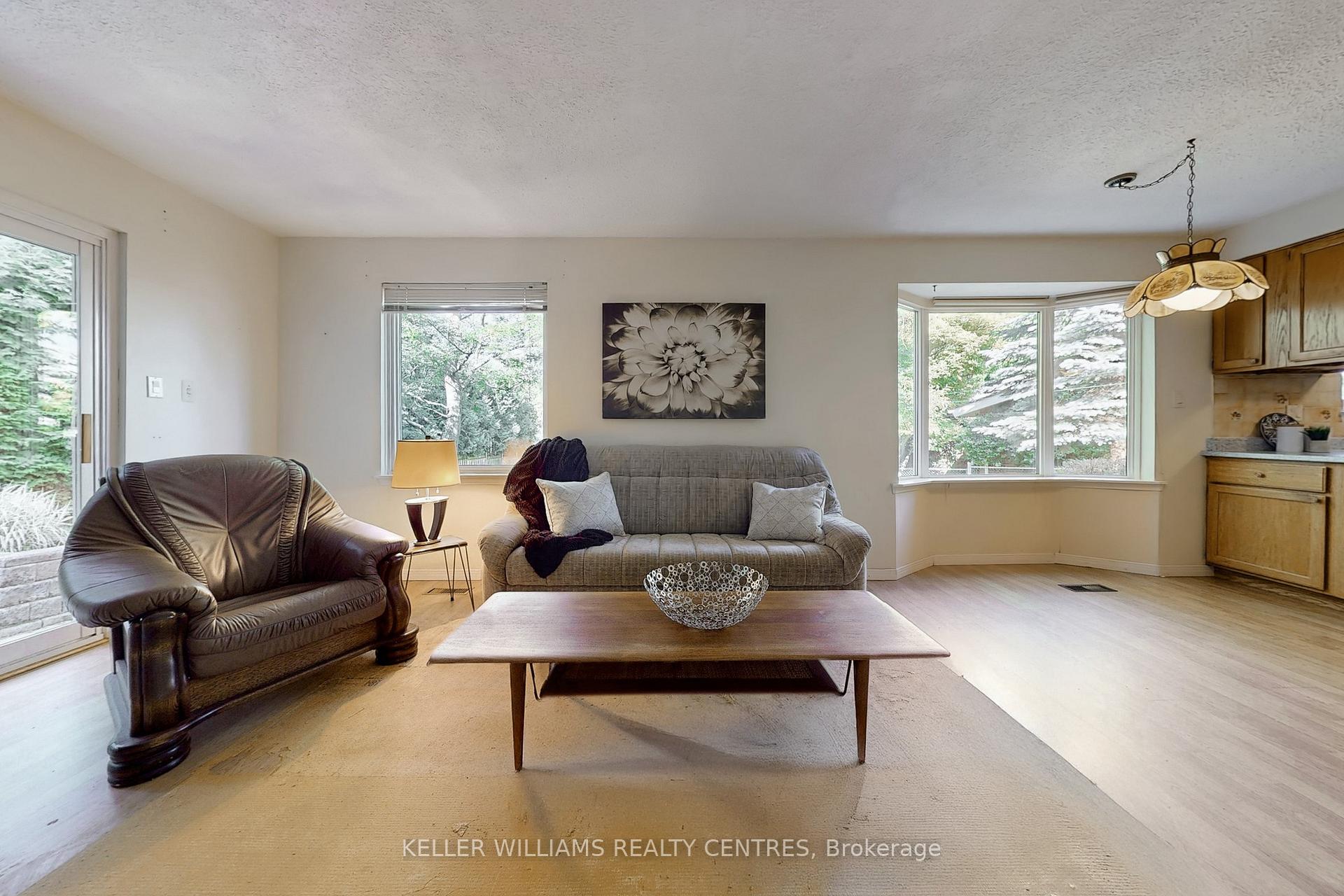 Photo 14 of 27 Hawthorne Lane, Aurora, Aurora Village — HOMEH