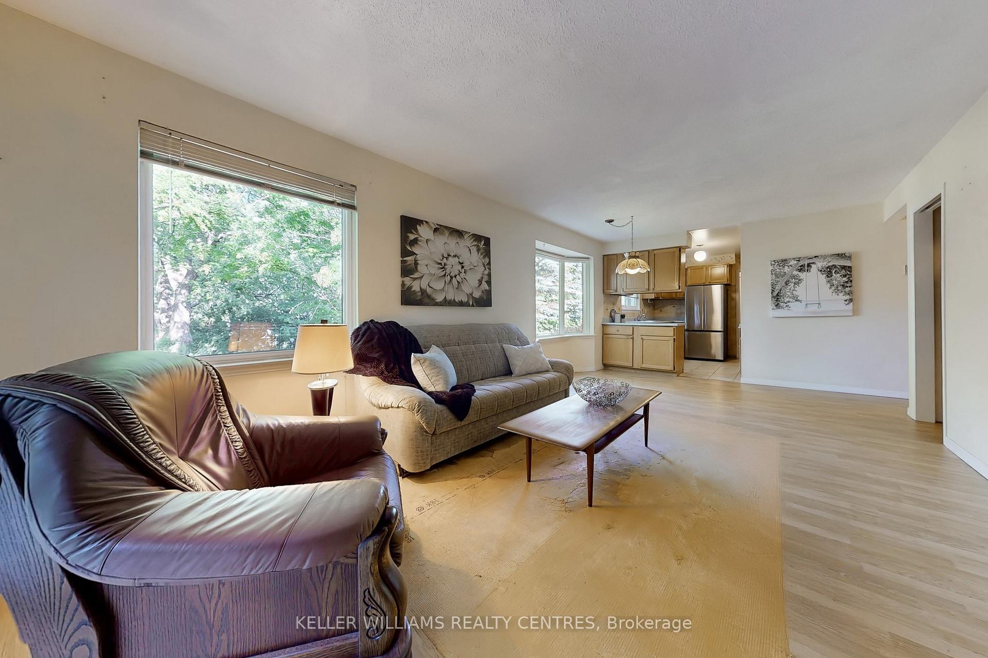 Photo 15 of 27 Hawthorne Lane, Aurora, Aurora Village — HOMEH