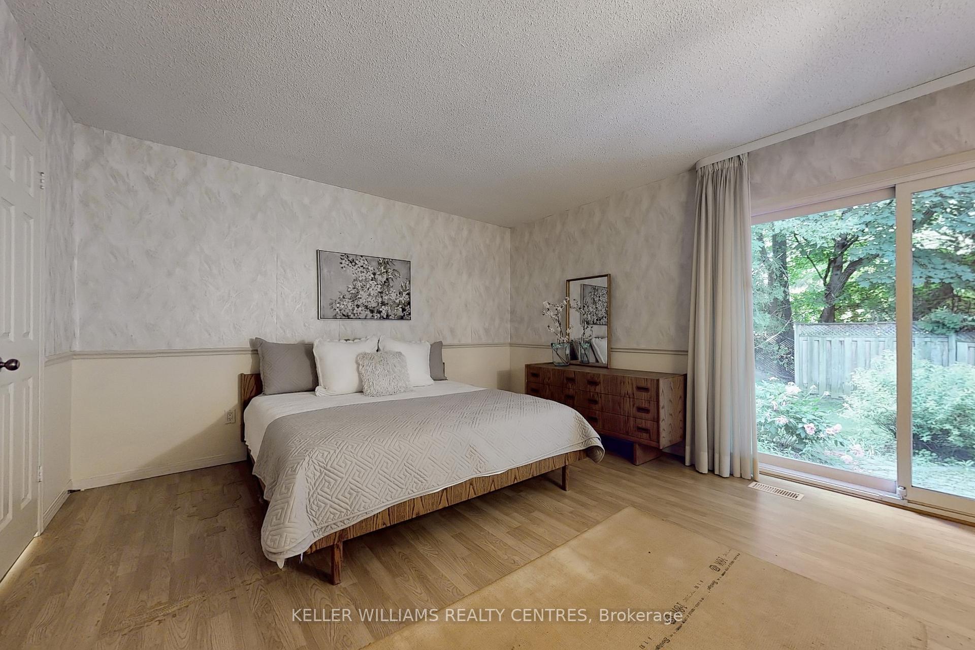 Photo 18 of 27 Hawthorne Lane, Aurora, Aurora Village — HOMEH