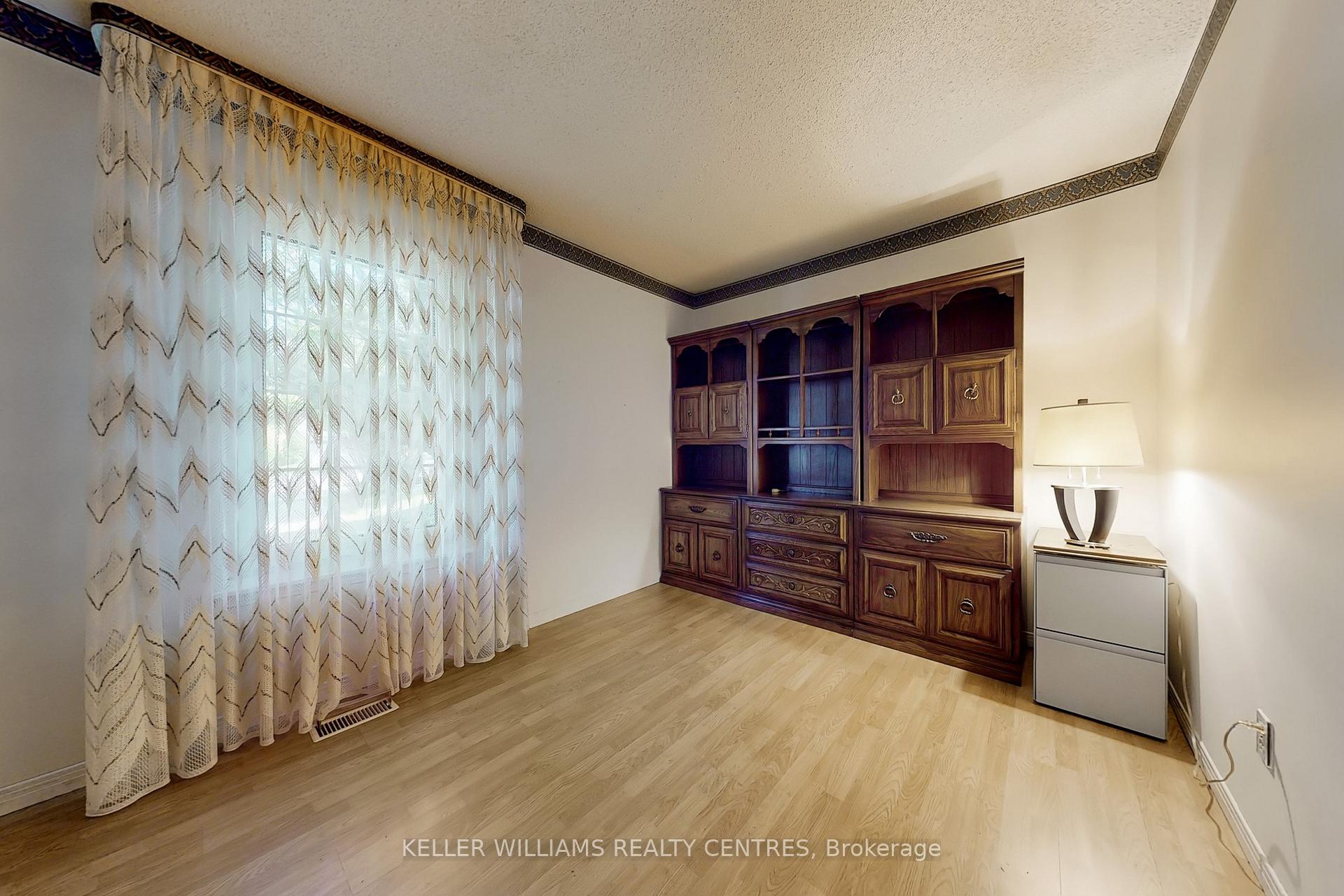 Photo 21 of 27 Hawthorne Lane, Aurora, Aurora Village — HOMEH