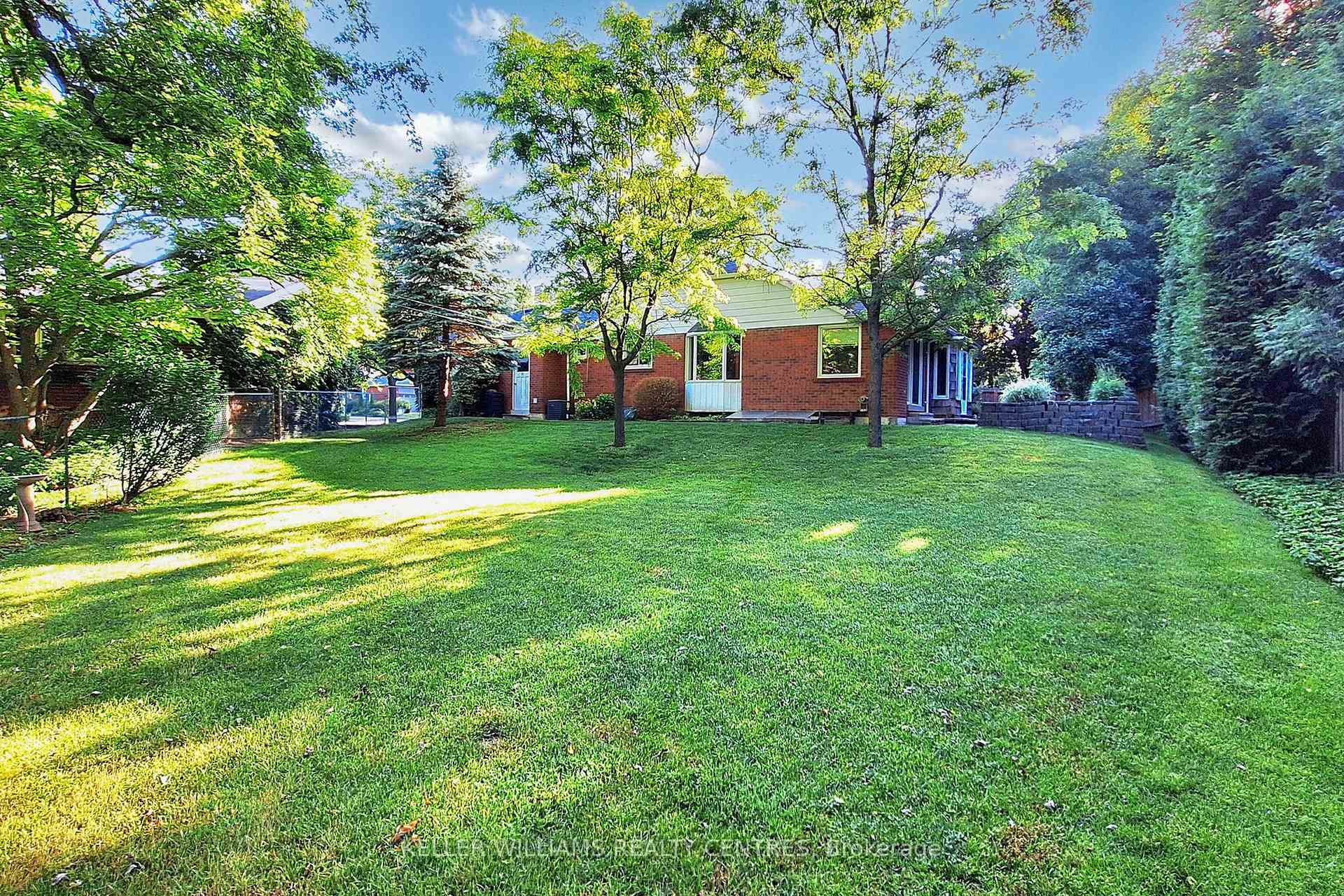 Photo 29 of 27 Hawthorne Lane, Aurora, Aurora Village — HOMEH