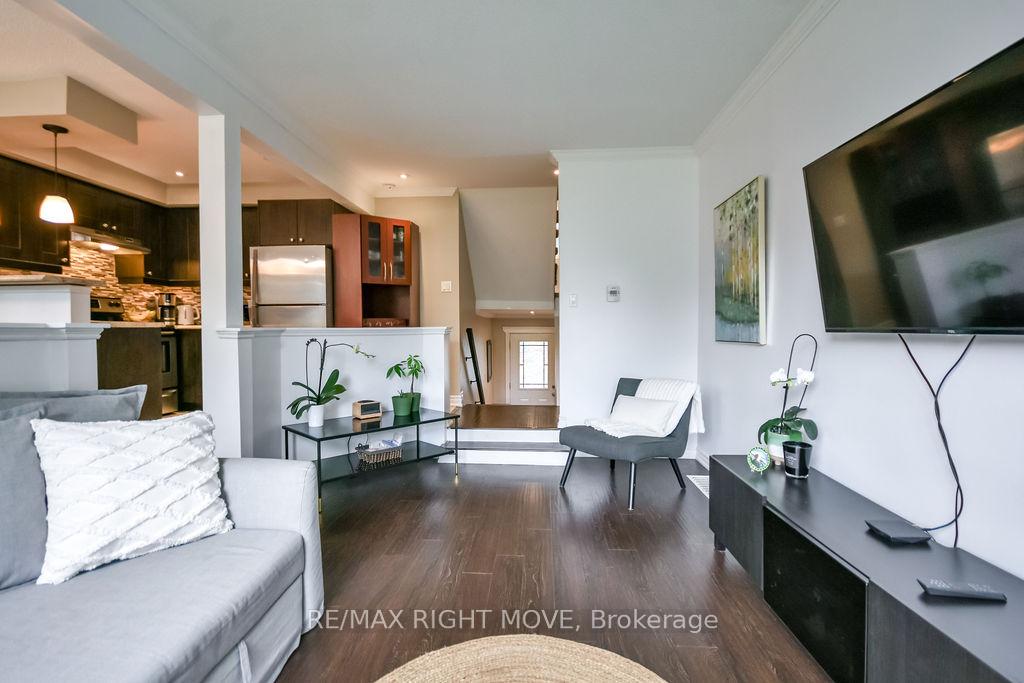 Photo 12 of Unit 31, 12 Lankin Boulevard, Orillia — HOMEH