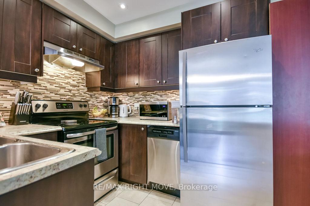 Photo 18 of Unit 31, 12 Lankin Boulevard, Orillia — HOMEH