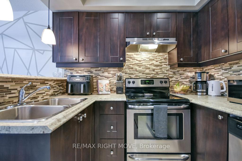 Photo 19 of Unit 31, 12 Lankin Boulevard, Orillia — HOMEH