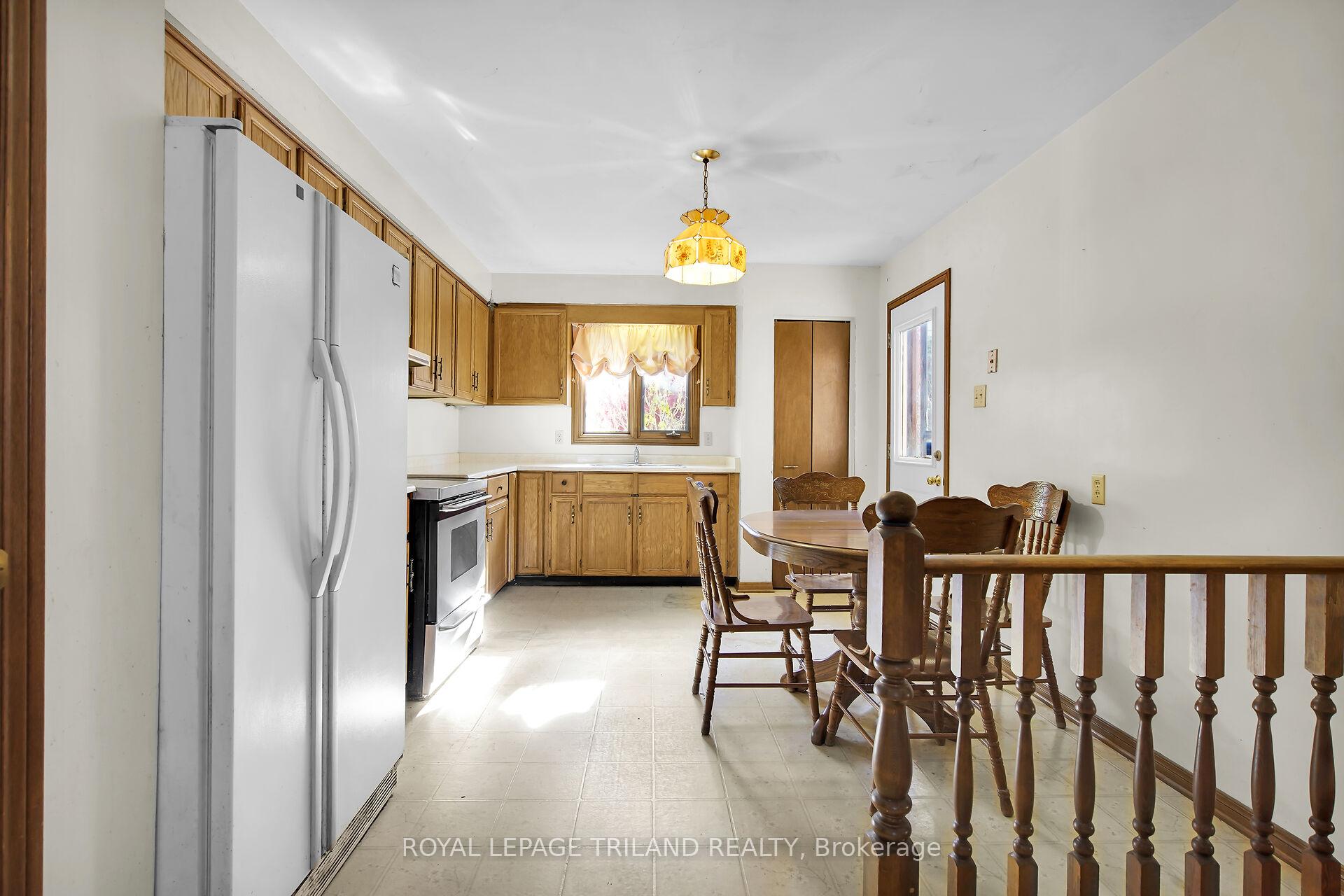 Photo 7 of 42 Applegreen Grove, London, South N — HOMEH