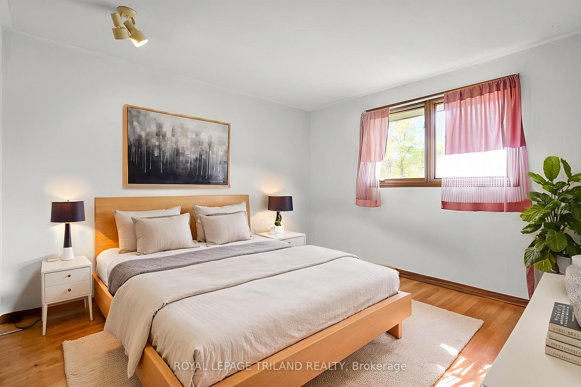 Photo 11 of 42 Applegreen Grove, London, South N — HOMEH
