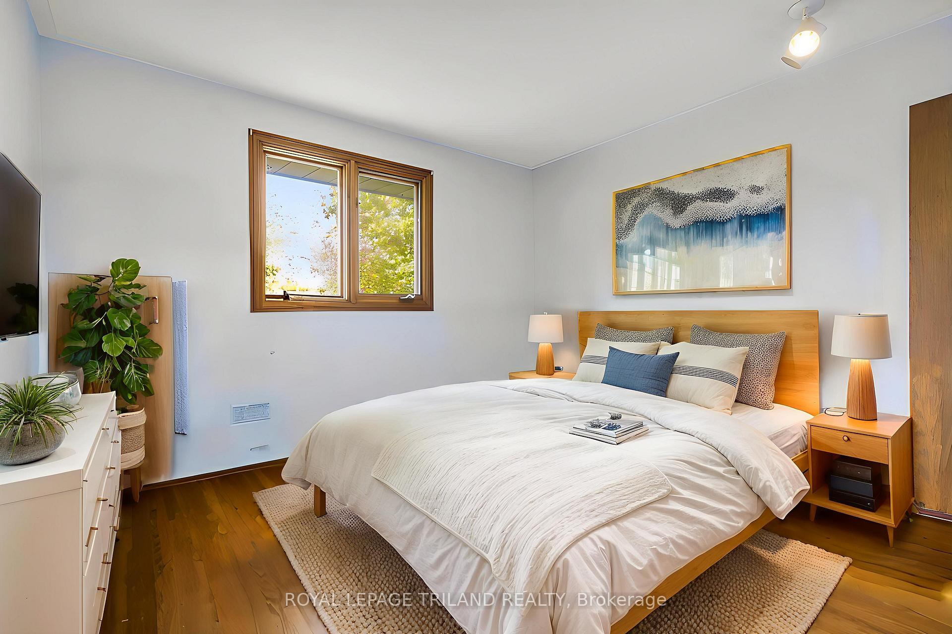 Photo 12 of 42 Applegreen Grove, London, South N — HOMEH