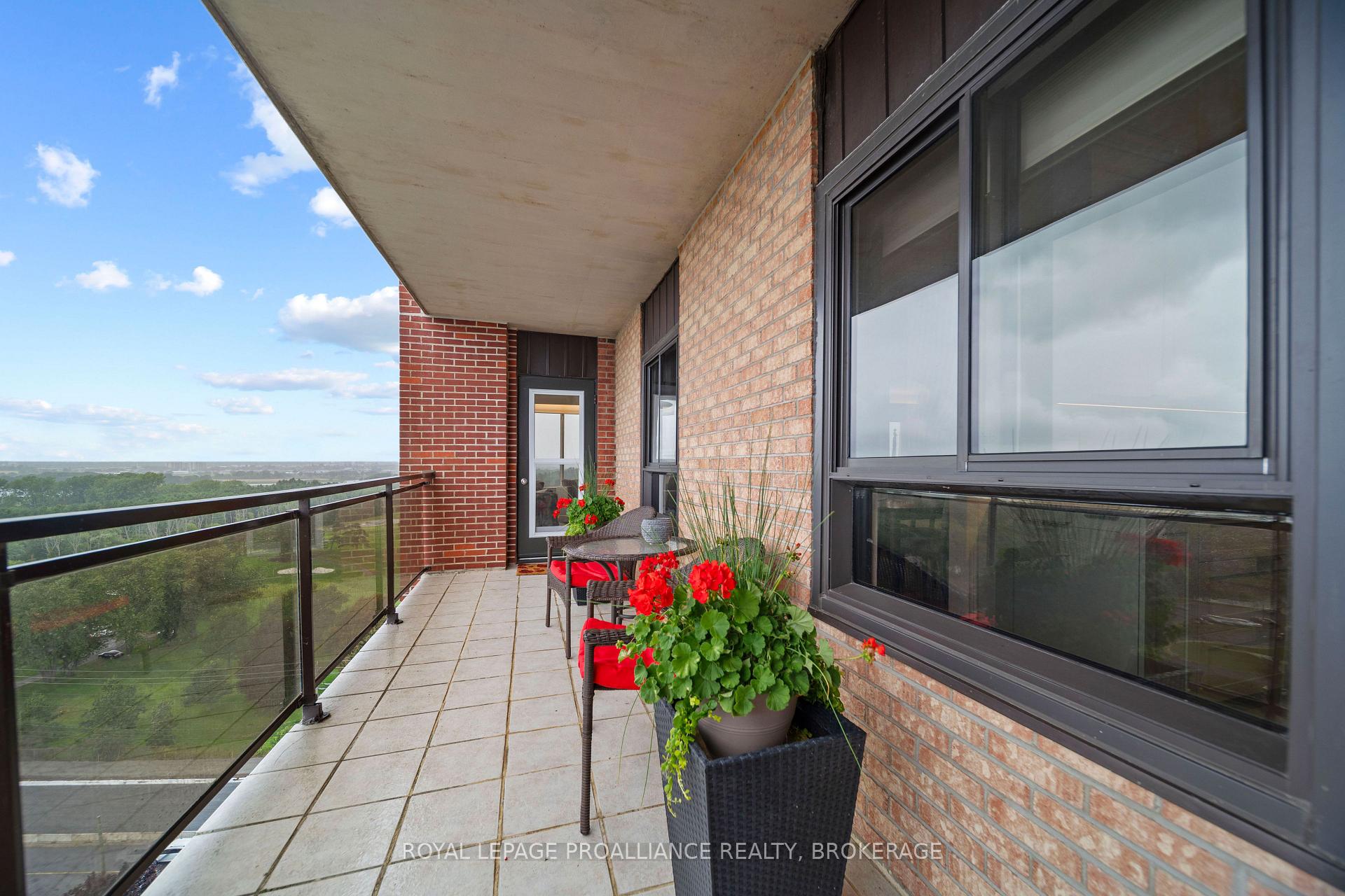 Photo 18 of Unit 1401, 1000 King Street W, Kingston, Central City West — HOMEH