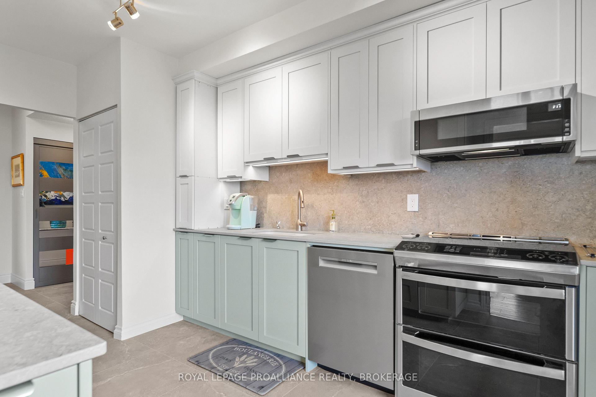 Photo 24 of Unit 1401, 1000 King Street W, Kingston, Central City West — HOMEH