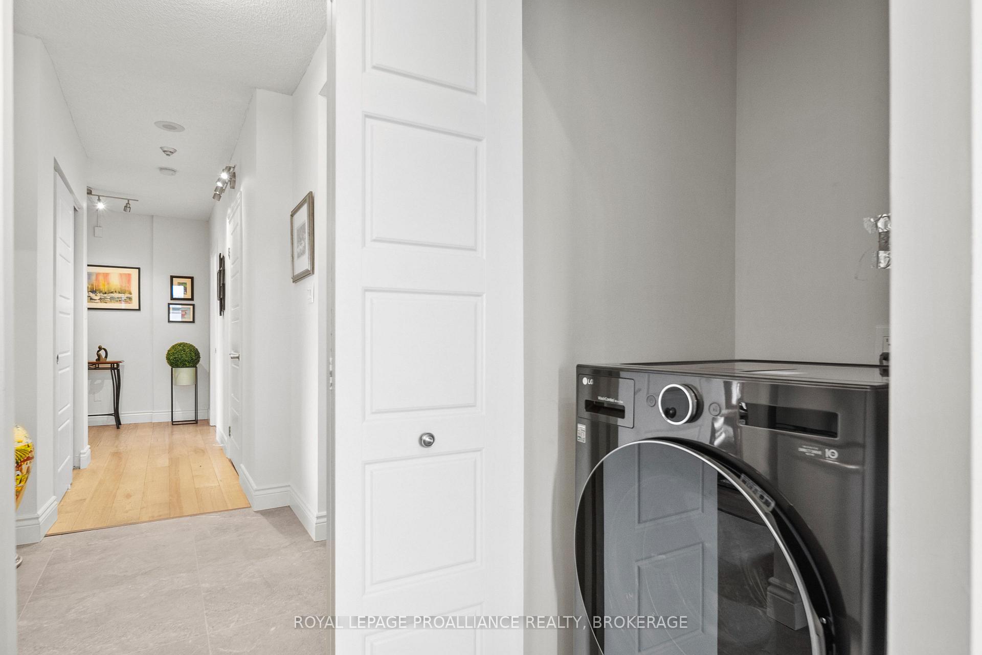 Photo 25 of Unit 1401, 1000 King Street W, Kingston, Central City West — HOMEH