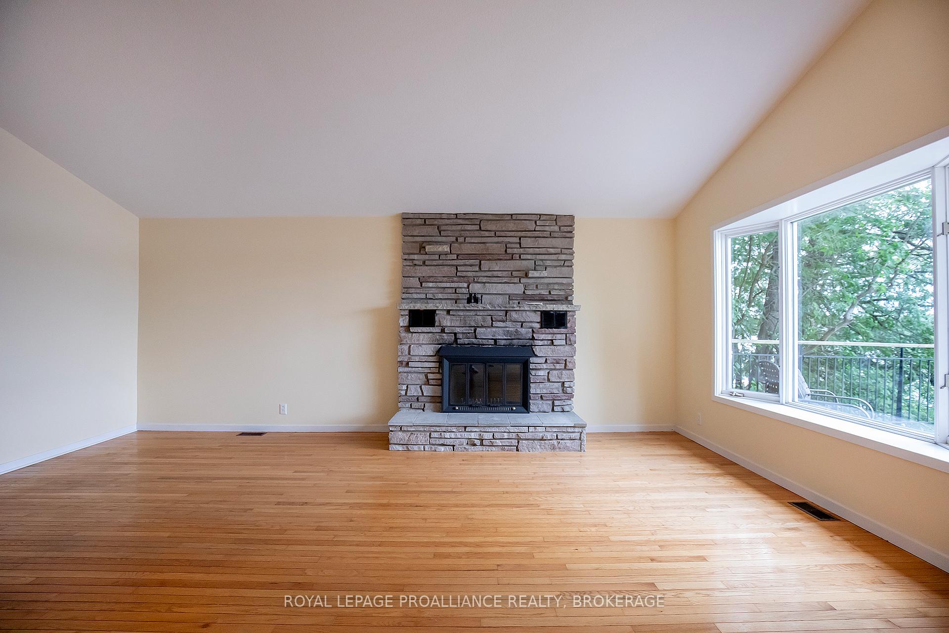 Photo 4 of 4502 Red Maple Lane, Frontenac, Frontenac South — HOMEH