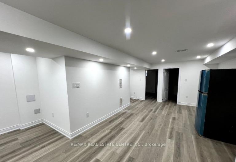 Photo 5 of Unit Basement Unit, 20 Quinton Ridge, Brampton, Bram West — HOMEH