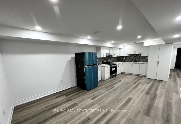 Photo 7 of Unit Basement Unit, 20 Quinton Ridge, Brampton, Bram West — HOMEH