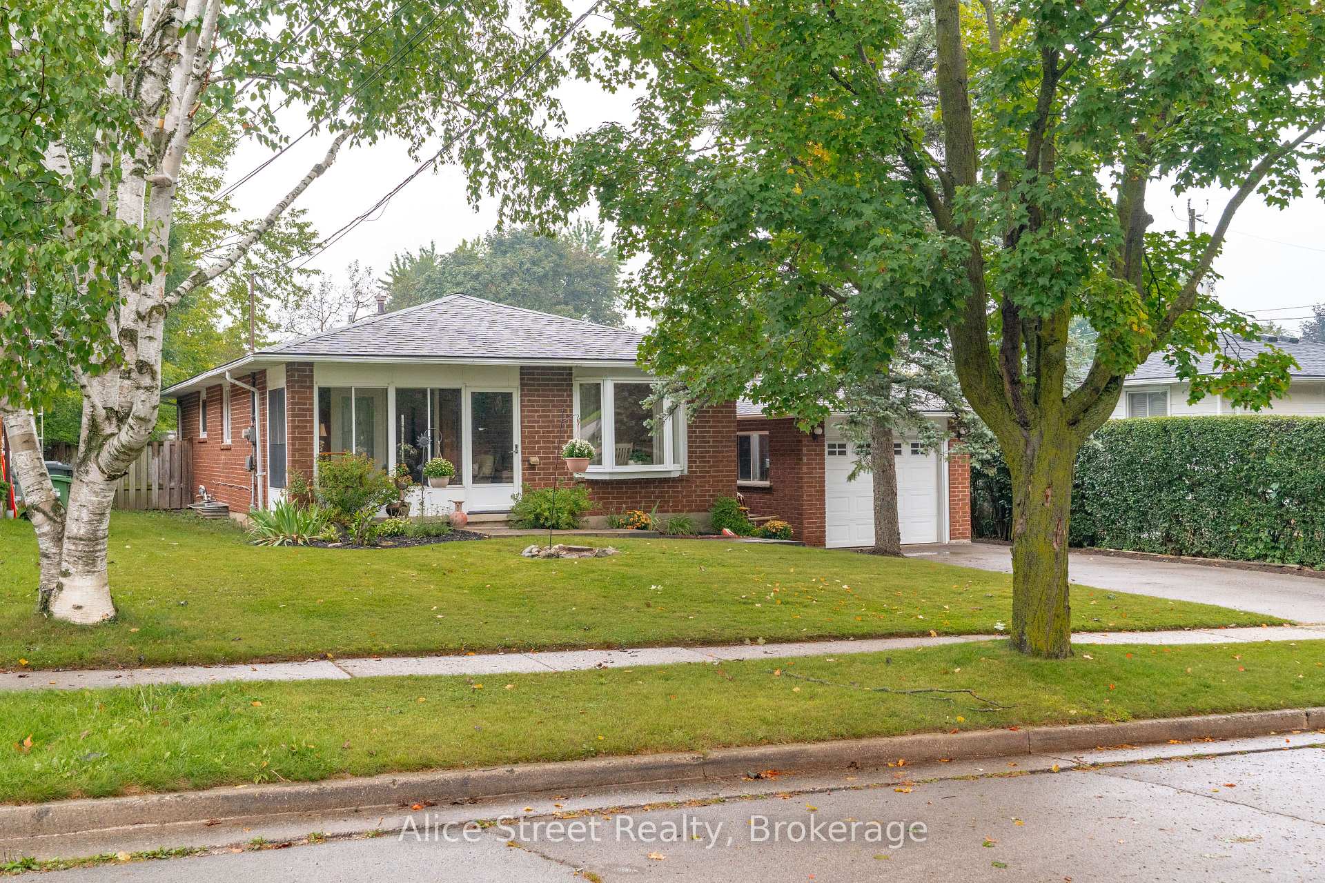 Photo 1 of 5 Glenbrook Drive, Guelph, Victoria North — HOMEH