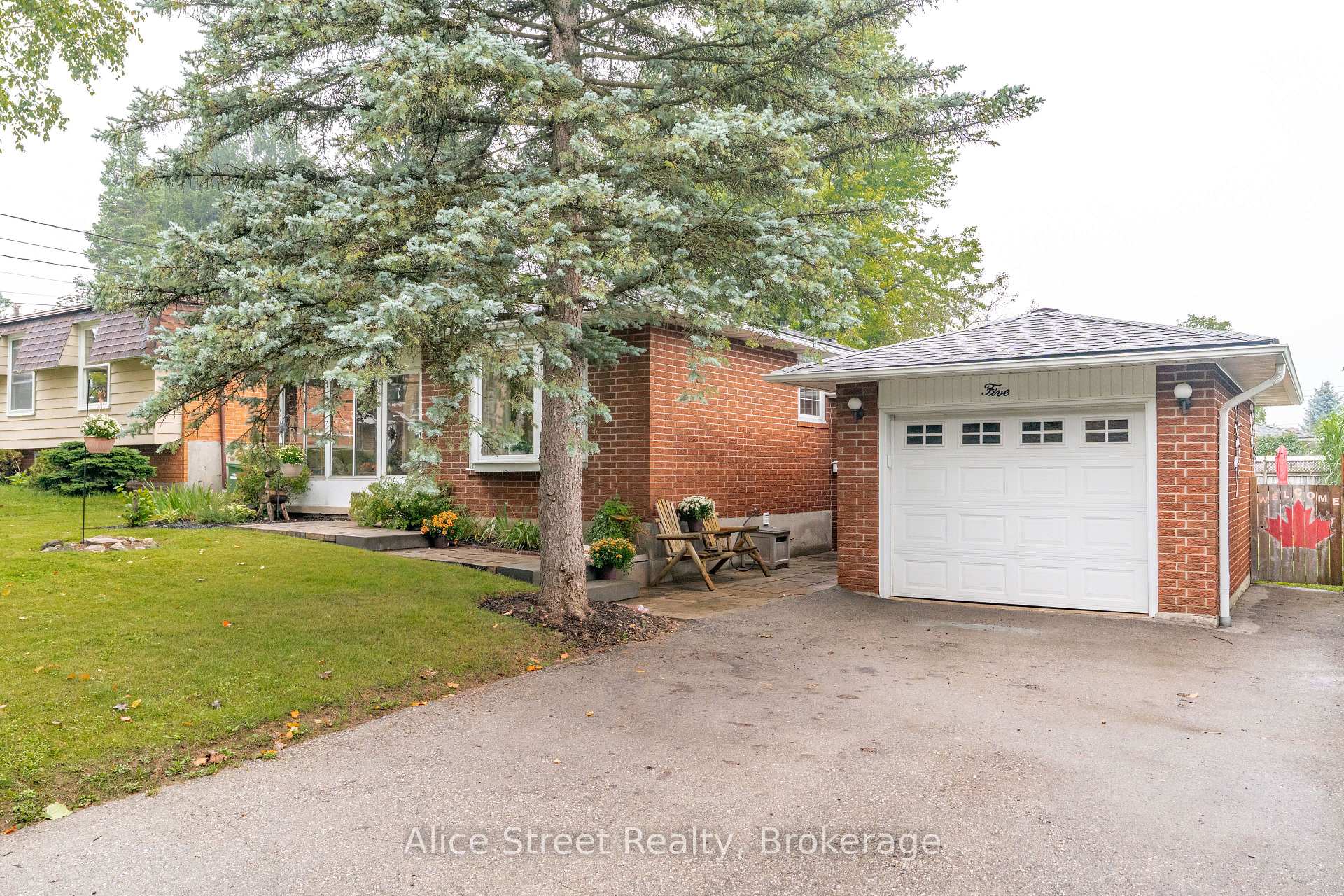 Photo 4 of 5 Glenbrook Drive, Guelph, Victoria North — HOMEH