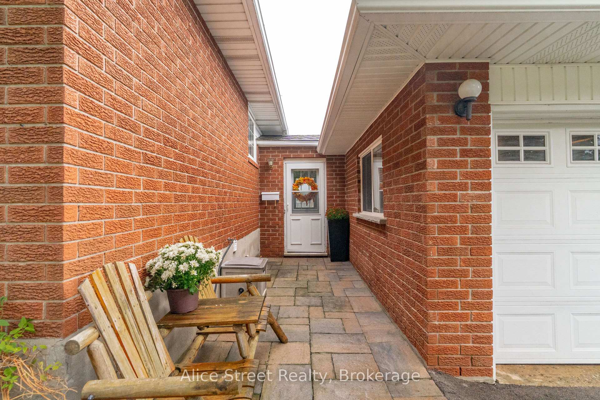 Photo 6 of 5 Glenbrook Drive, Guelph, Victoria North — HOMEH