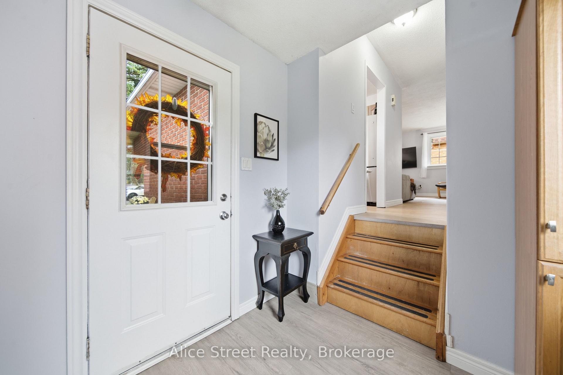 Photo 7 of 5 Glenbrook Drive, Guelph, Victoria North — HOMEH