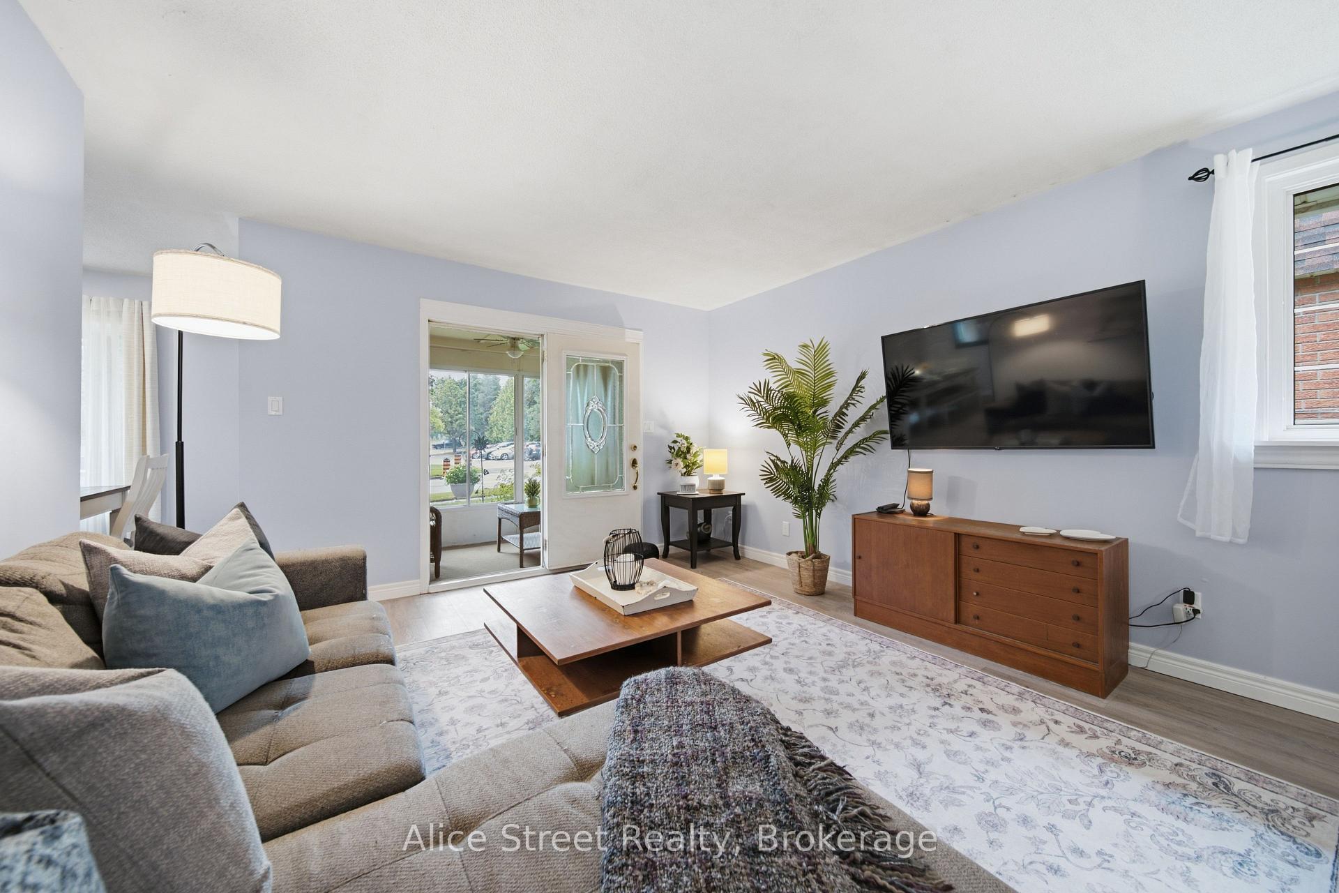 Photo 8 of 5 Glenbrook Drive, Guelph, Victoria North — HOMEH