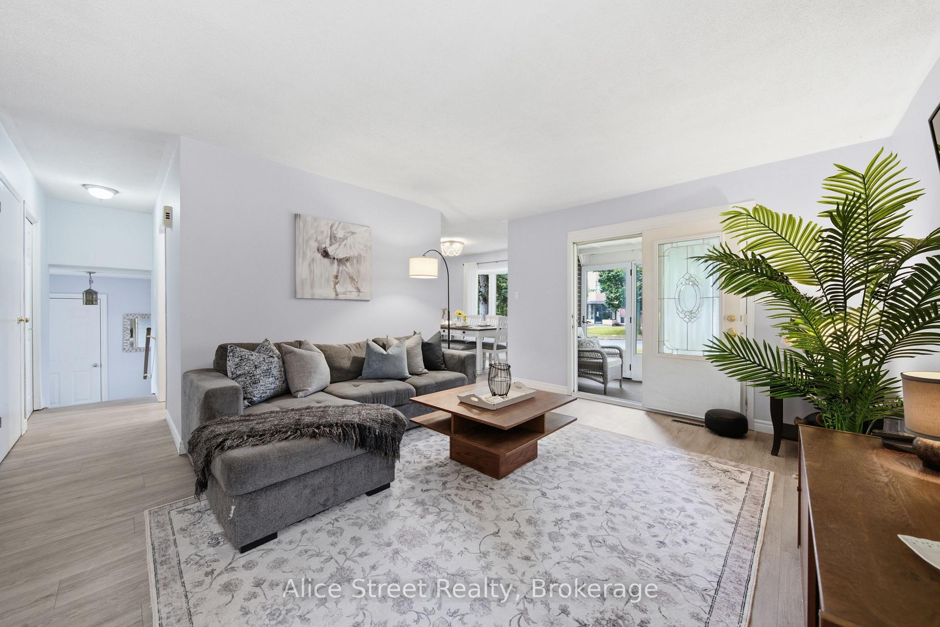 Photo 9 of 5 Glenbrook Drive, Guelph, Victoria North — HOMEH