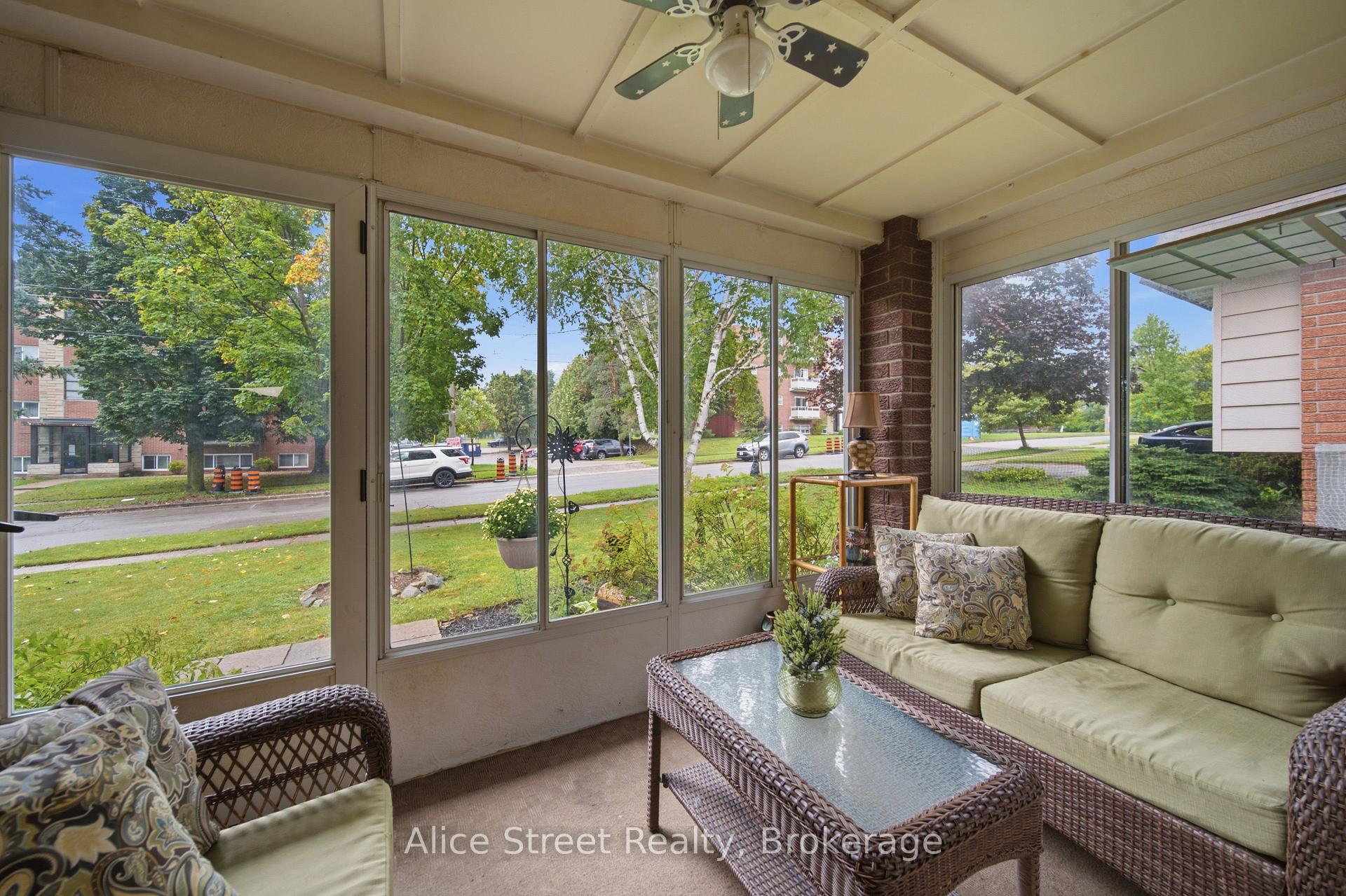 Photo 12 of 5 Glenbrook Drive, Guelph, Victoria North — HOMEH