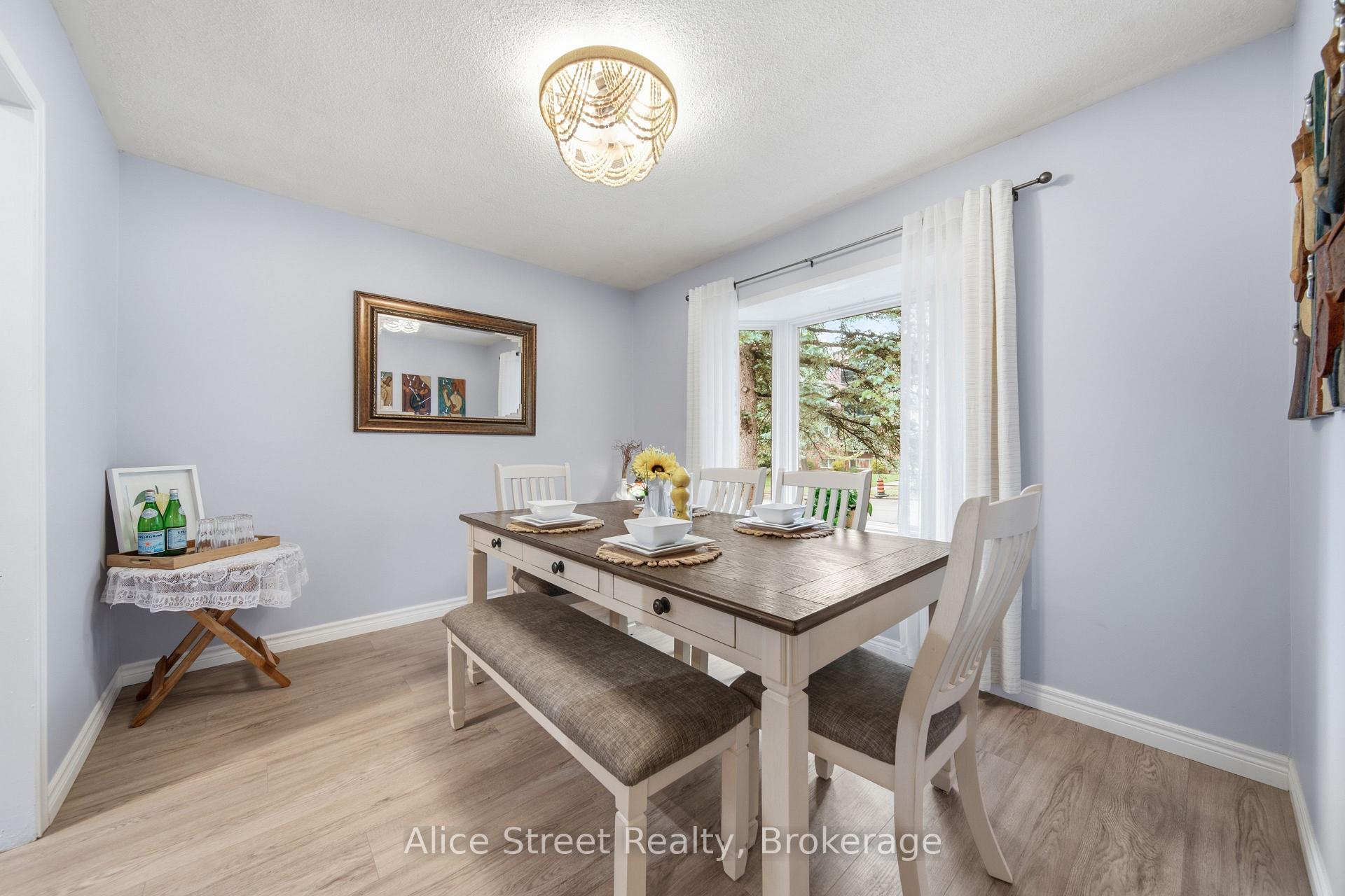 Photo 13 of 5 Glenbrook Drive, Guelph, Victoria North — HOMEH