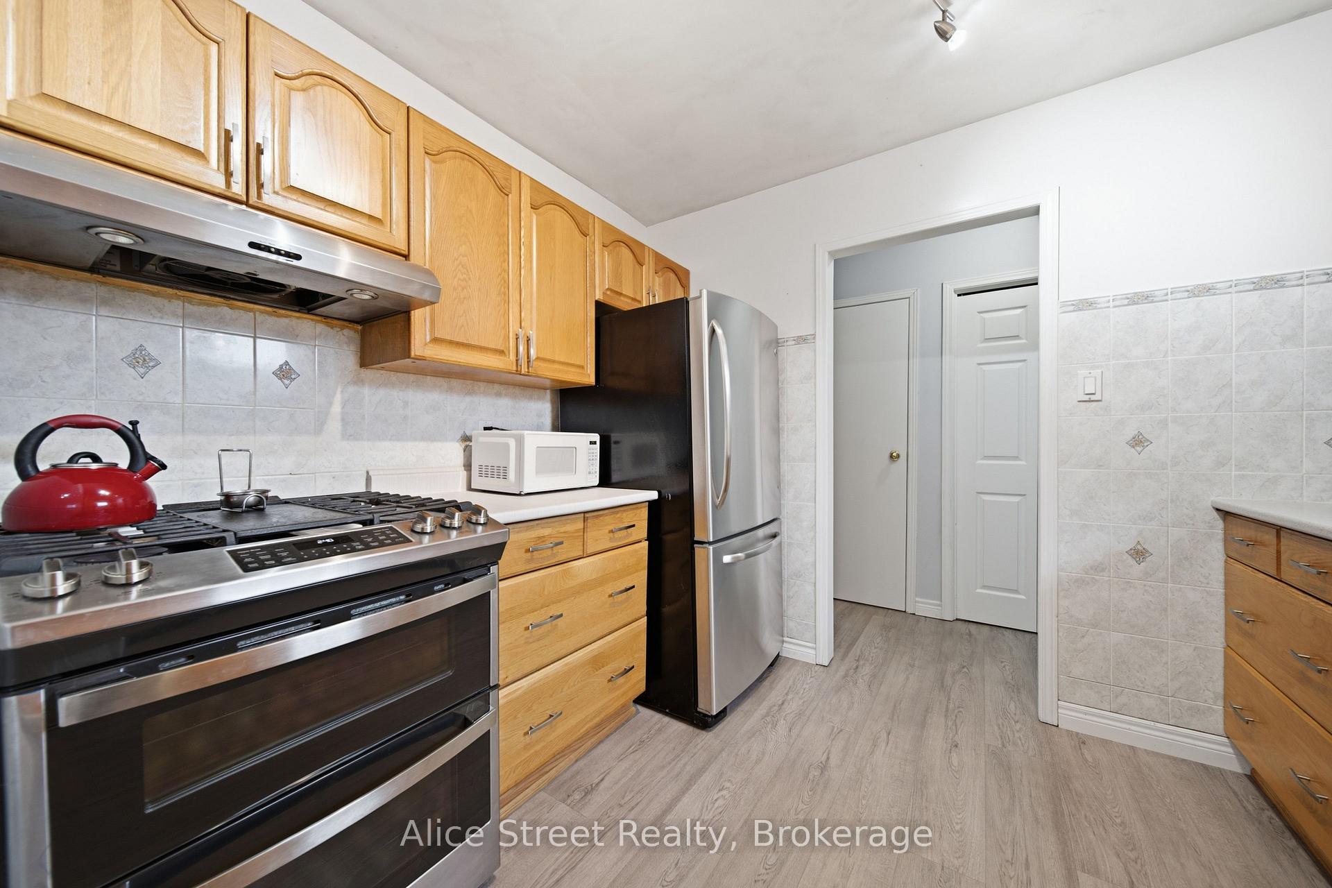Photo 15 of 5 Glenbrook Drive, Guelph, Victoria North — HOMEH