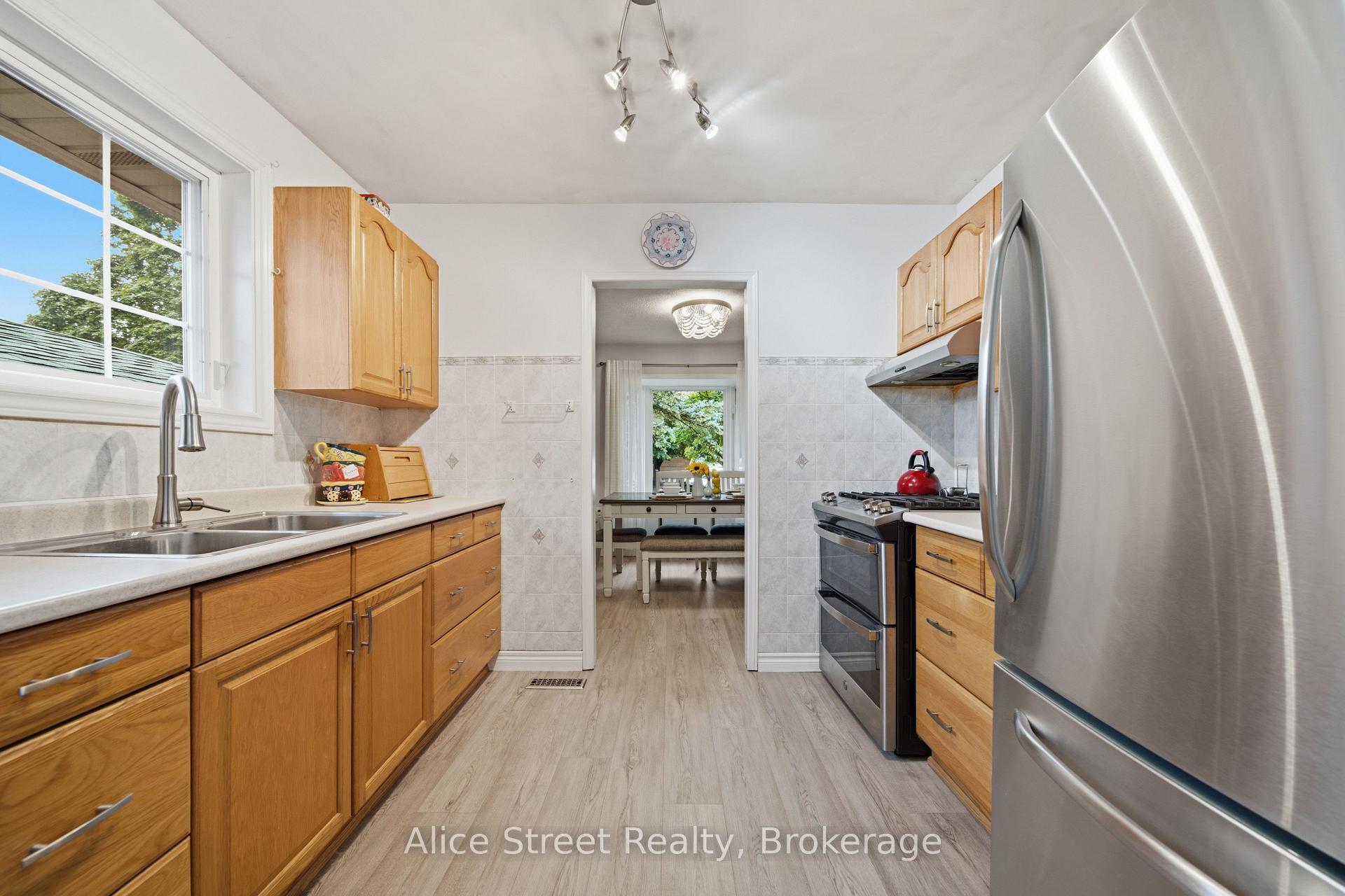 Photo 17 of 5 Glenbrook Drive, Guelph, Victoria North — HOMEH