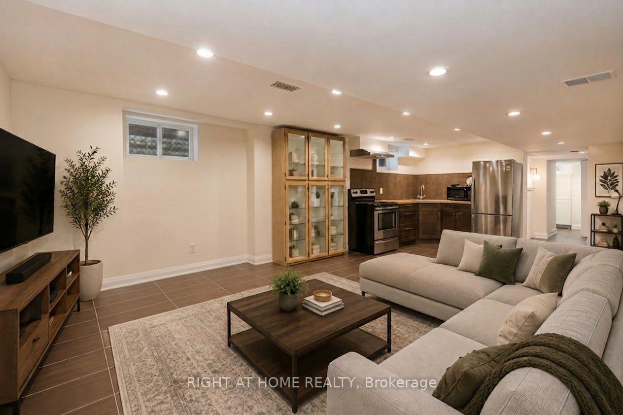 Photo 18 of 147 Ascot Avenue, Toronto, Corso Italia-Davenport — HOMEH