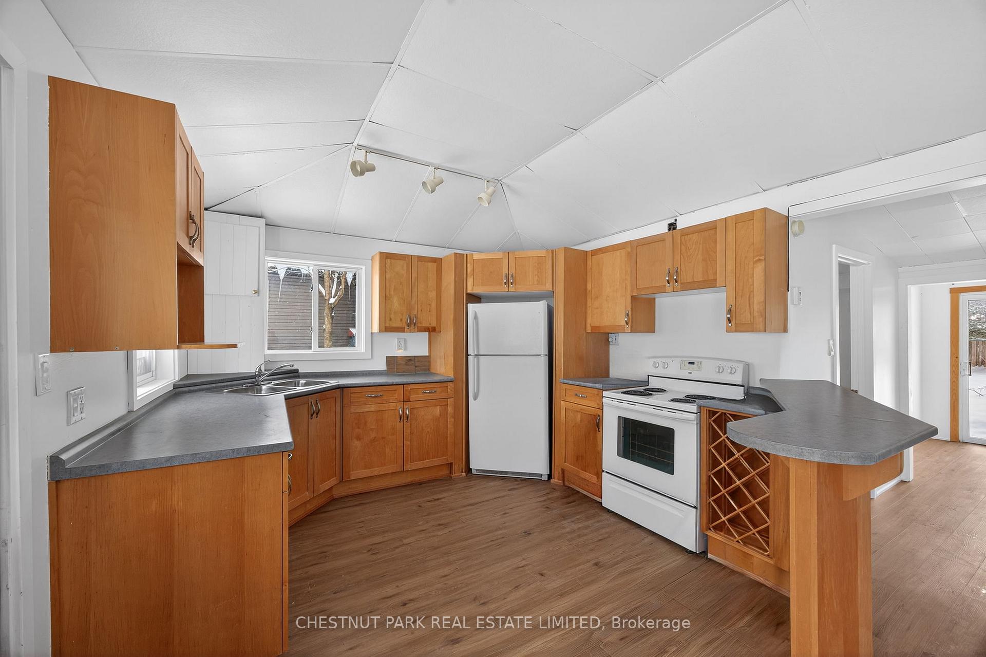 Photo 3 of 3410 Beachview Avenue, Severn, West Shore — HOMEH