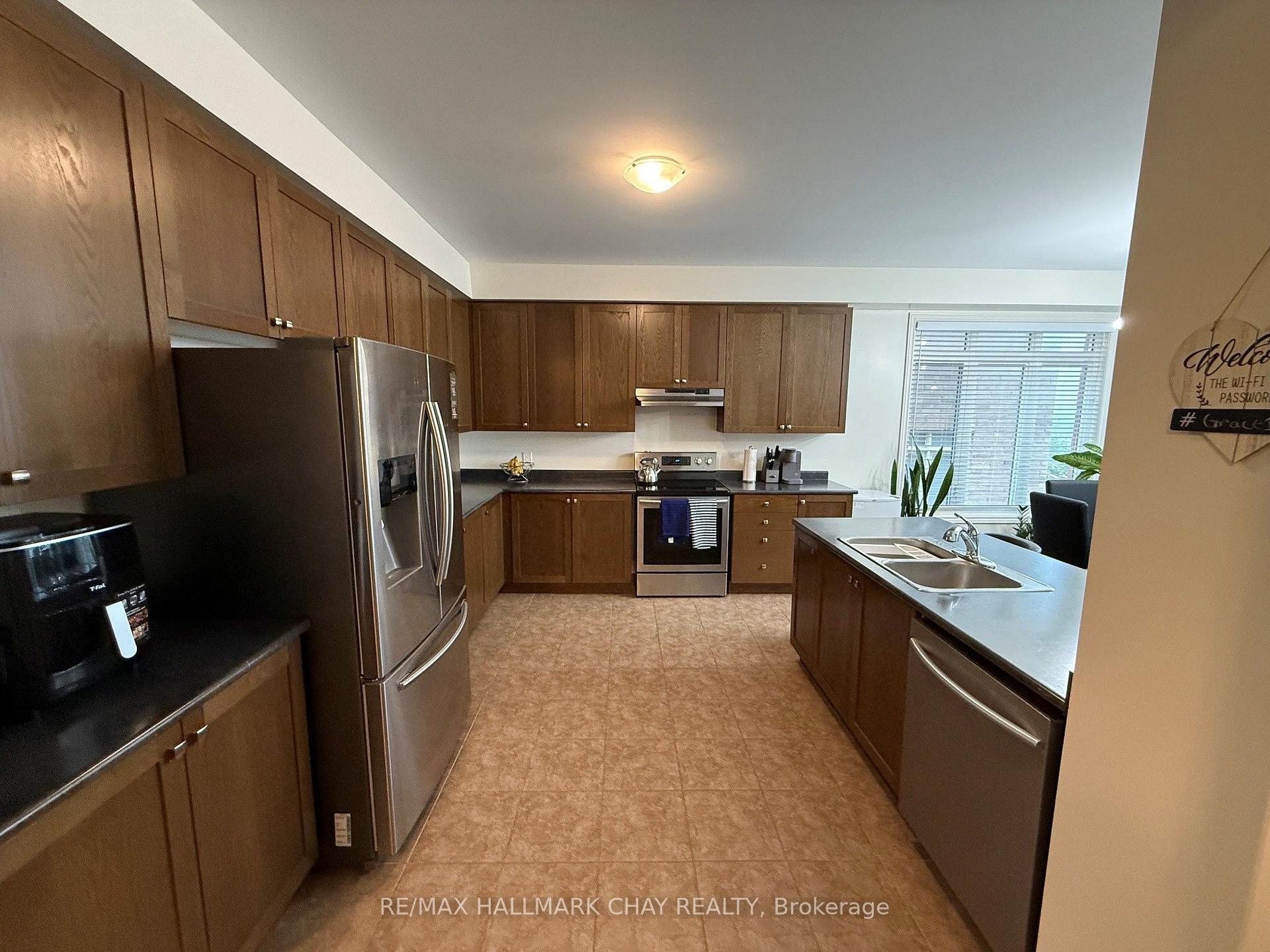 Photo 4 of 80 Treetops Boulevard, New Tecumseth, Rural New Tecumseth — HOMEH