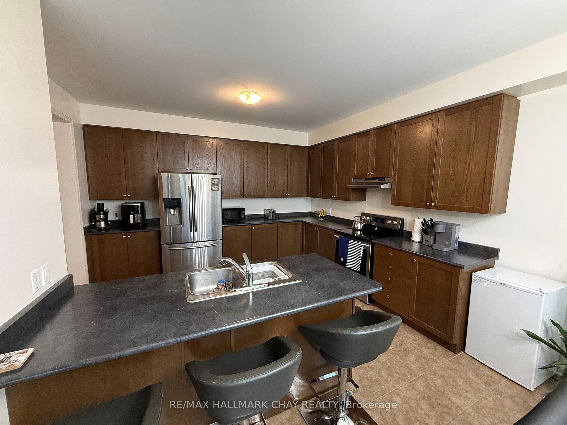 Photo 7 of 80 Treetops Boulevard, New Tecumseth, Rural New Tecumseth — HOMEH