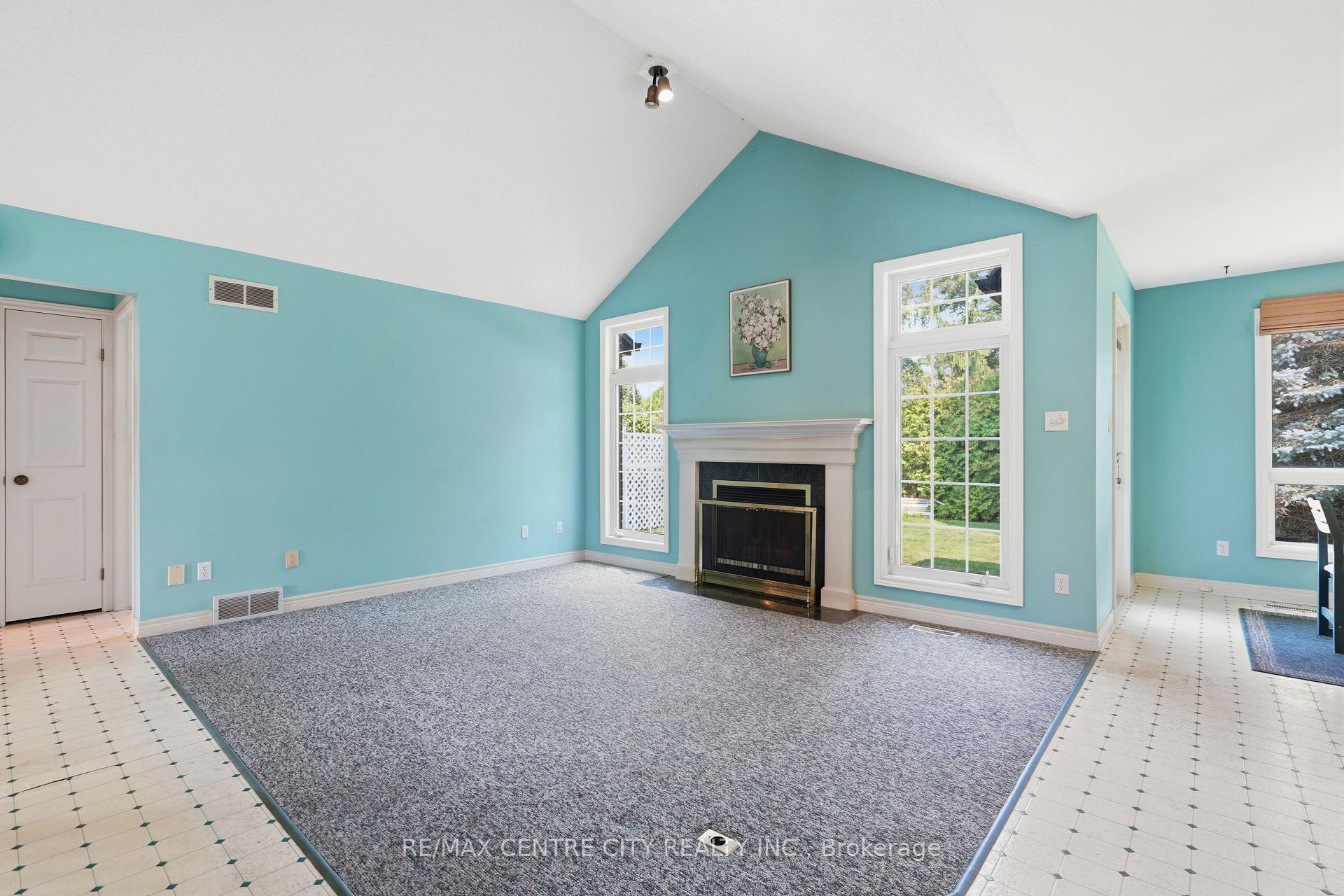 Photo 9 of 90 Moraine Crescent, London, North A — HOMEH