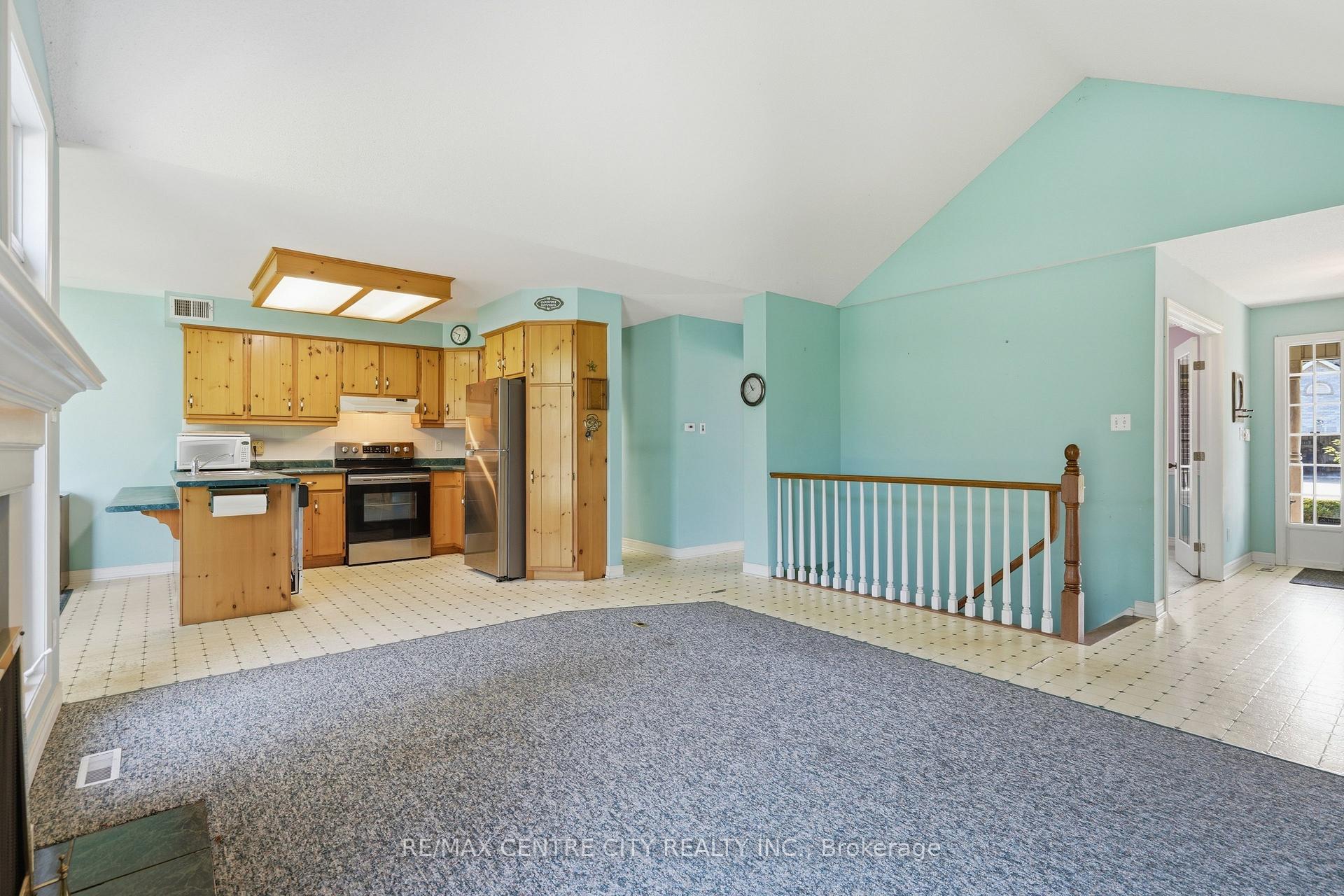 Photo 10 of 90 Moraine Crescent, London, North A — HOMEH