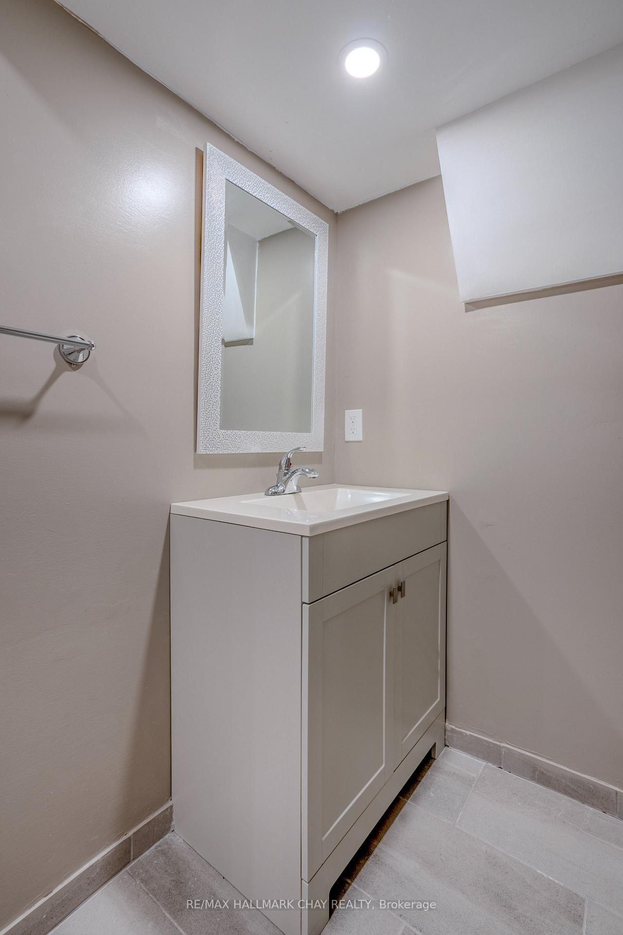 Photo 8 of Unit Basement, 61 Neelands Street, Barrie, West Bayfield — HOMEH