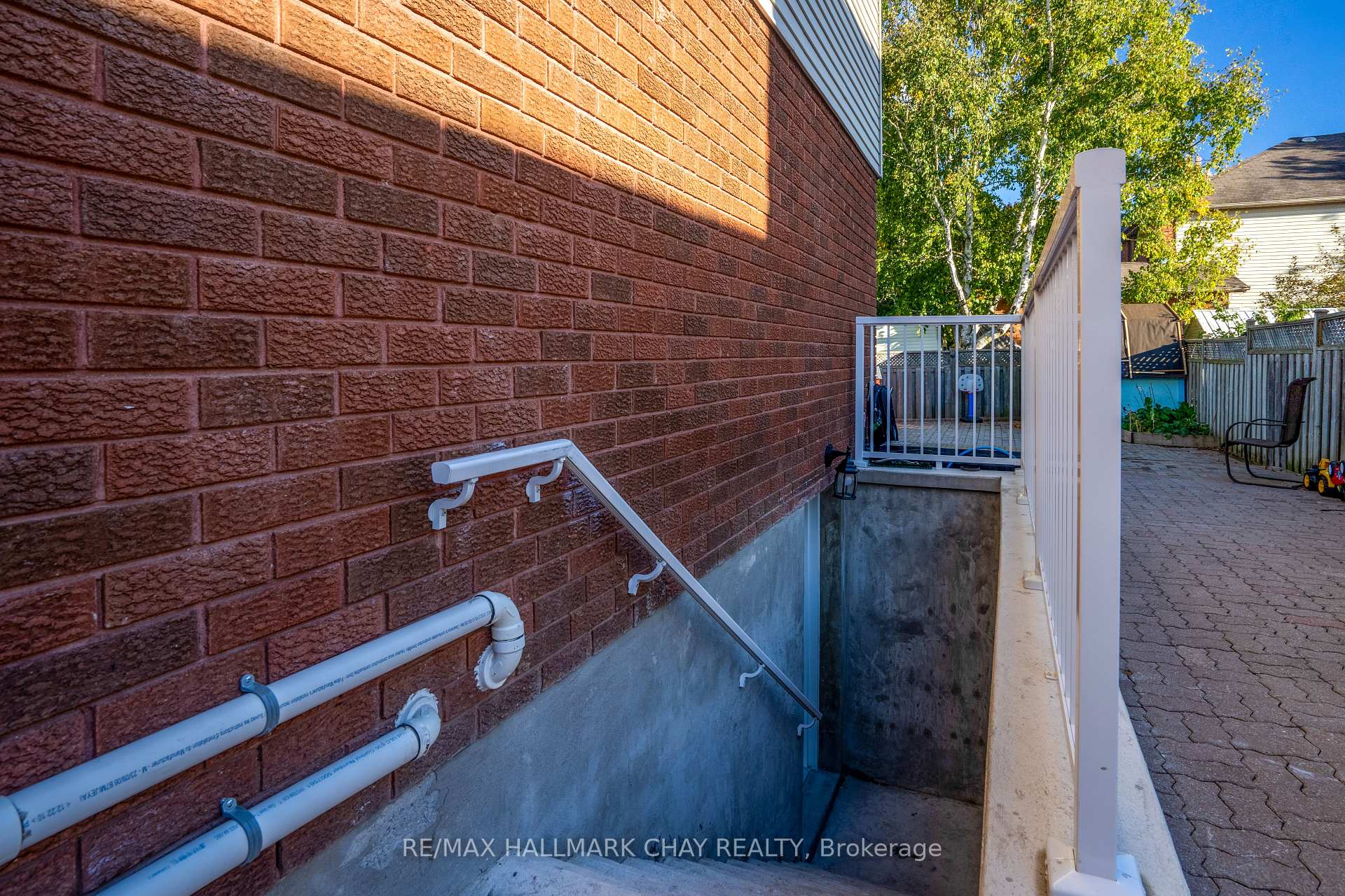 Photo 17 of Unit Basement, 61 Neelands Street, Barrie, West Bayfield — HOMEH