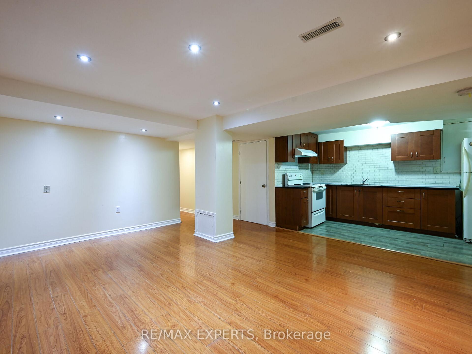 Photo 5 of 32 Morton Way, Brampton, Fletcher's West — HOMEH