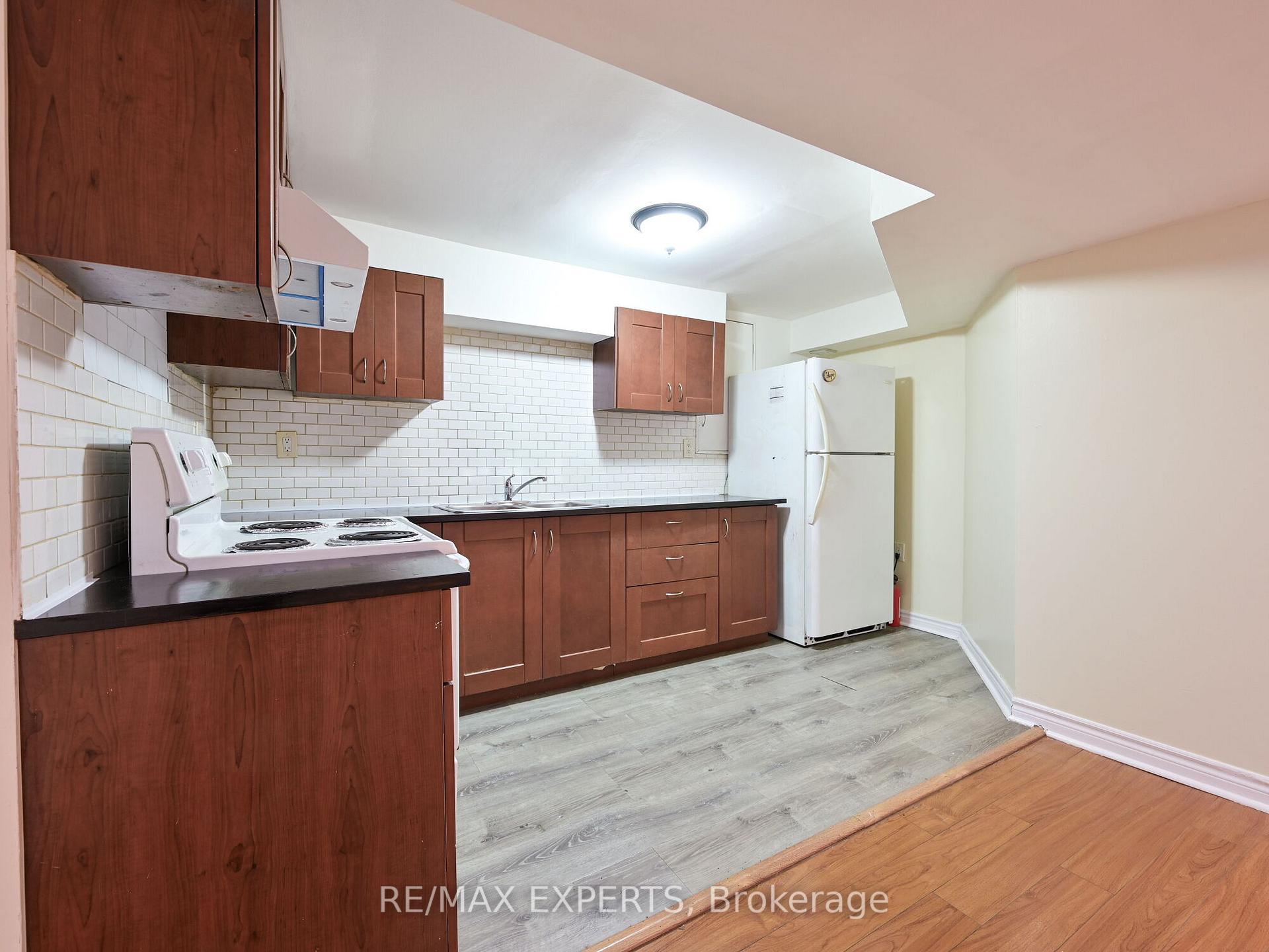 Photo 7 of 32 Morton Way, Brampton, Fletcher's West — HOMEH